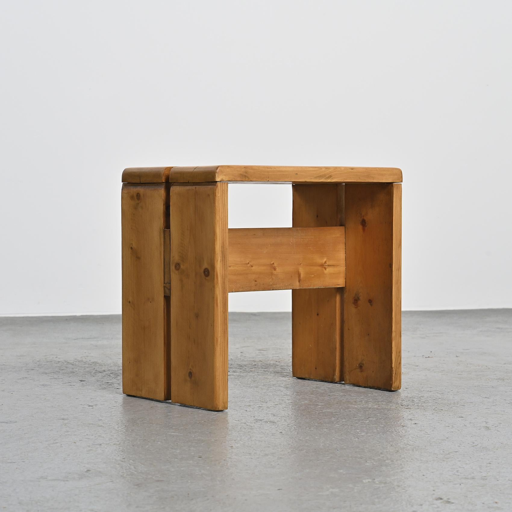 Sgabello in pino massiccio di Les Arcs, Francia, 1975 in vendita 1