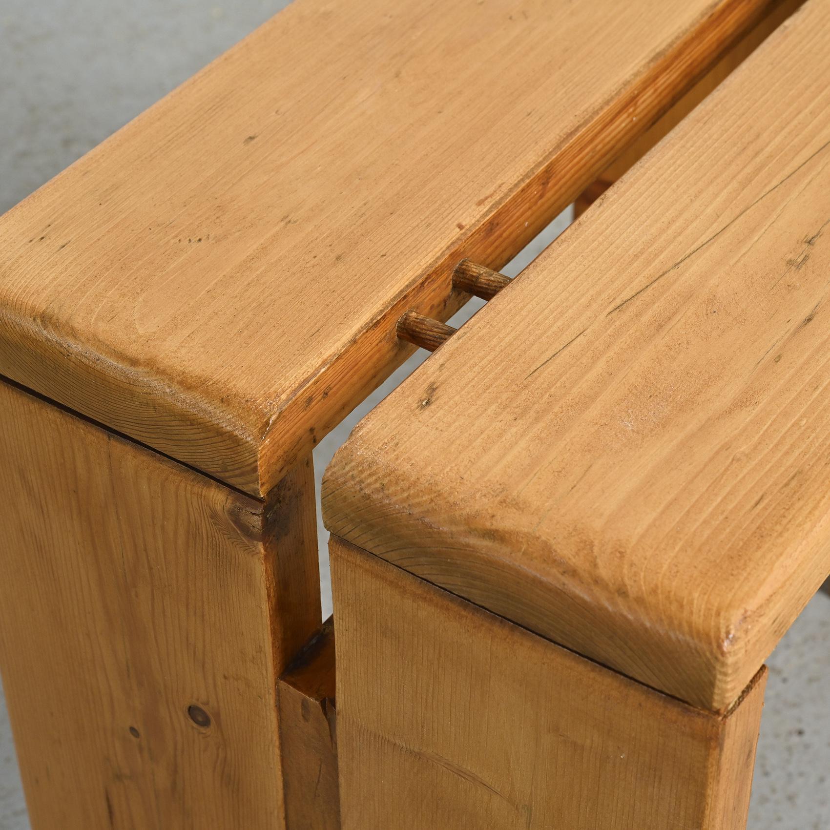 Hocker aus massivem Kiefernholz aus Les Arcs, Frankreich, um 1975 im Angebot 2