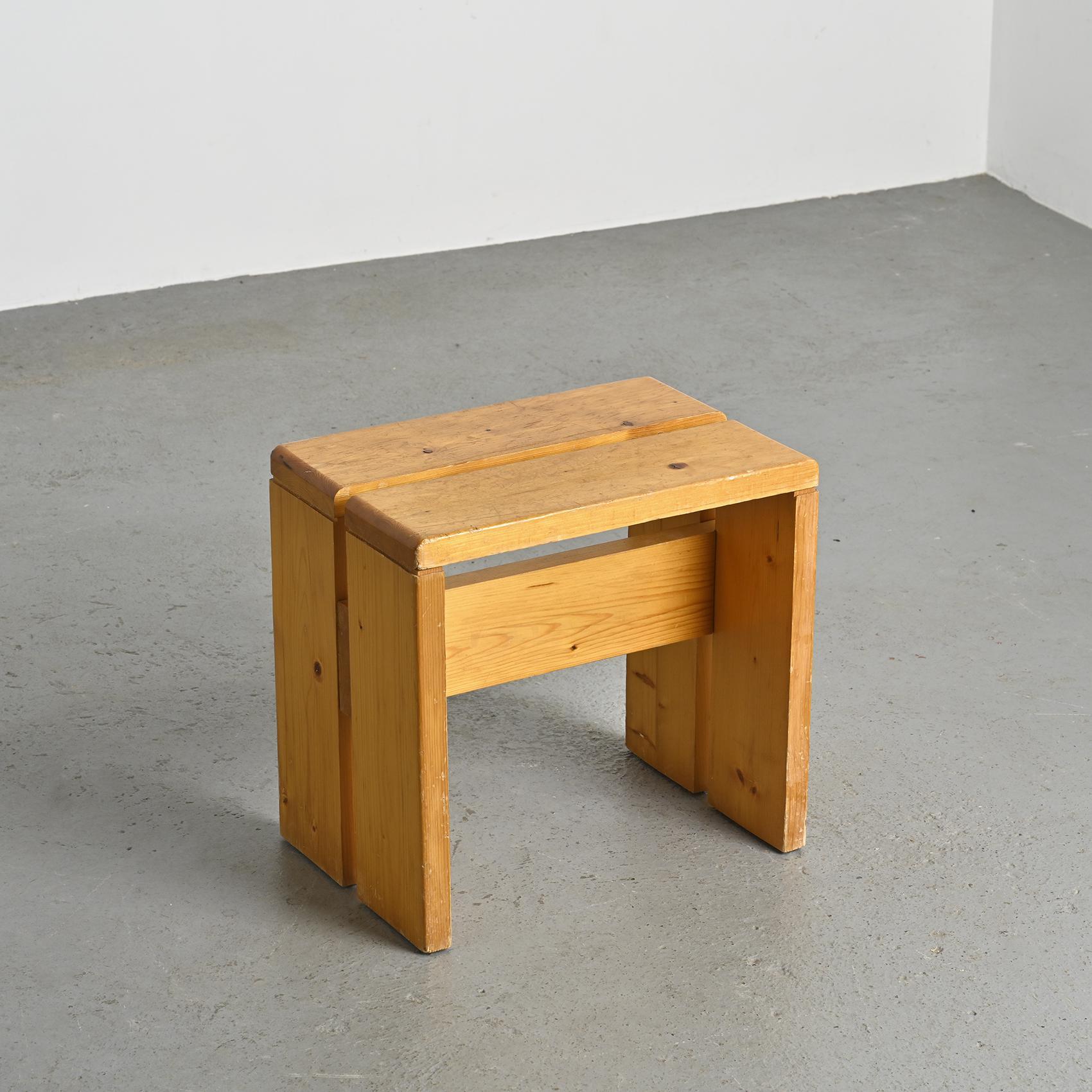 Hocker aus massivem Kiefernholz aus Les Arcs, Frankreich, um 1975 im Angebot 3