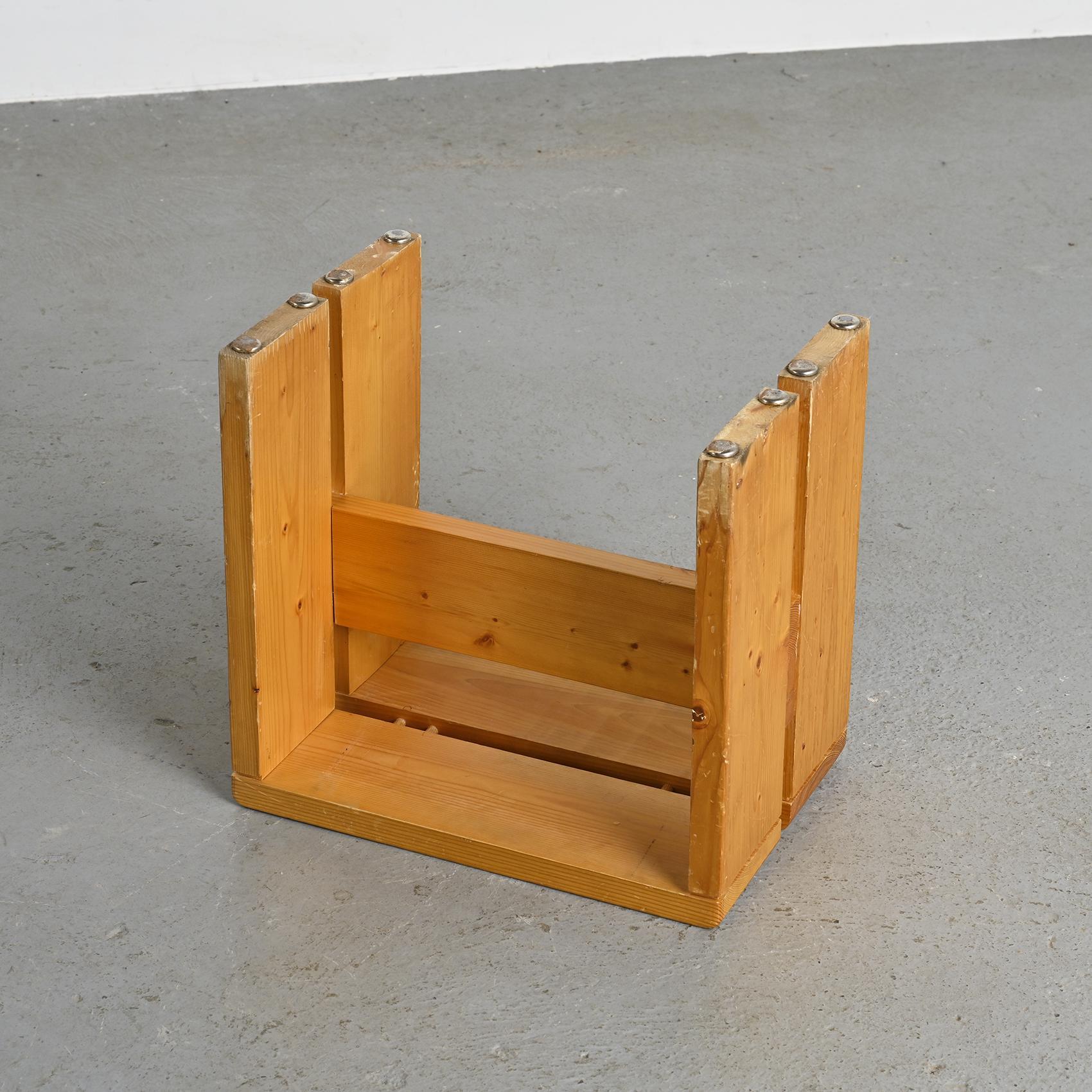 Hocker aus massivem Kiefernholz aus Les Arcs, Frankreich, um 1975 im Angebot 3