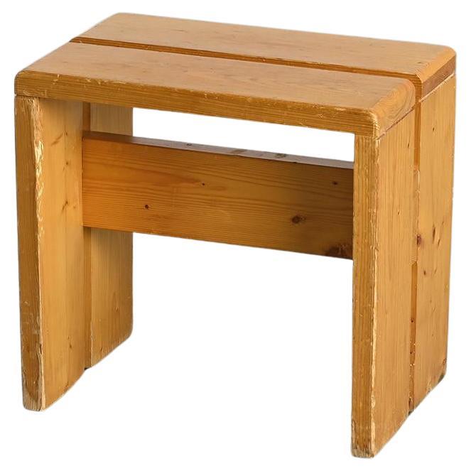 Hocker aus massivem Kiefernholz aus Les Arcs, Frankreich, um 1975 im Angebot