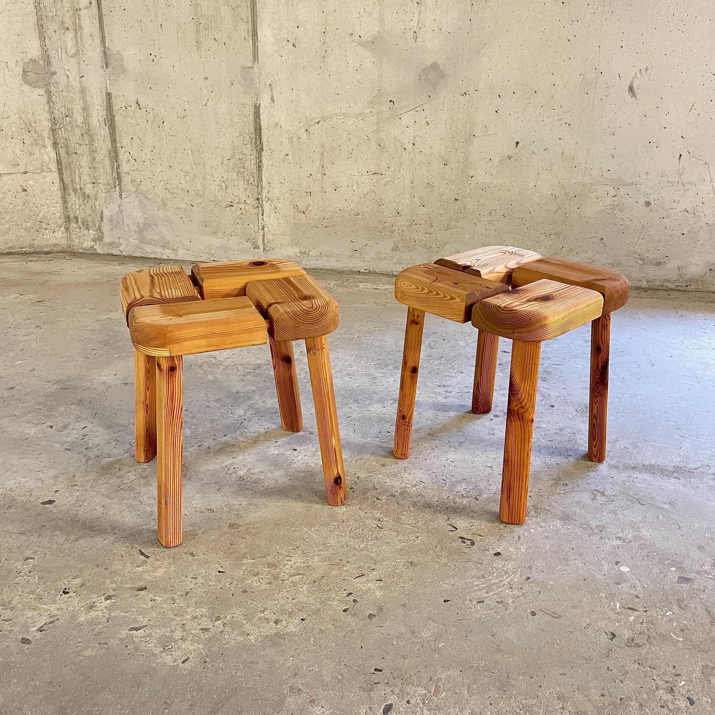 This pair of Finnish stools was originally intended for the sauna. Today they can constitute a decorative feature in the living room and not the least. At the end of the sofa or as a small side table alongside your favorite lounge chairs, they will