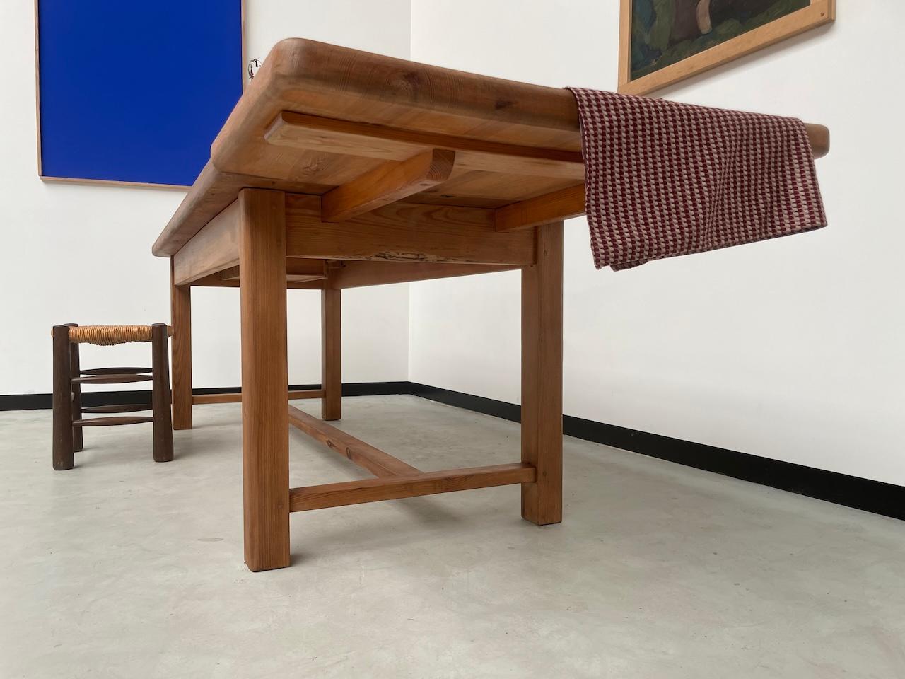 Table en pin massif avec sa rallonge, France 1950s en vente 4