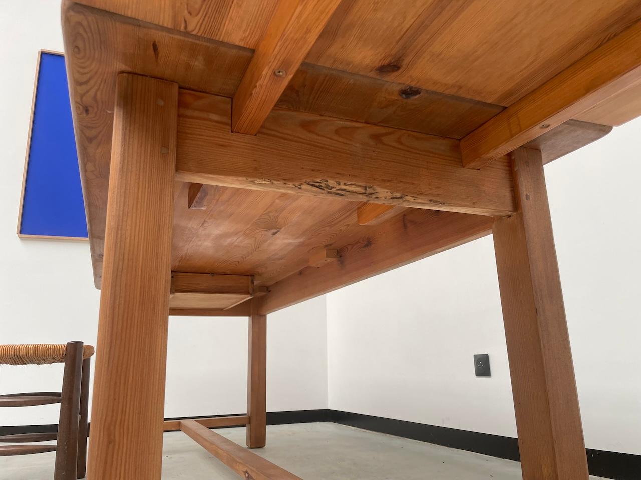 Table en pin massif avec sa rallonge, France 1950s en vente 6
