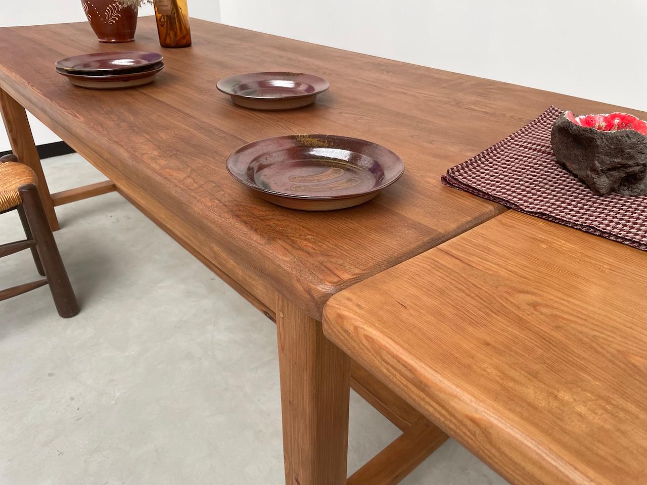 Table en pin massif avec sa rallonge, France 1950s en vente 9