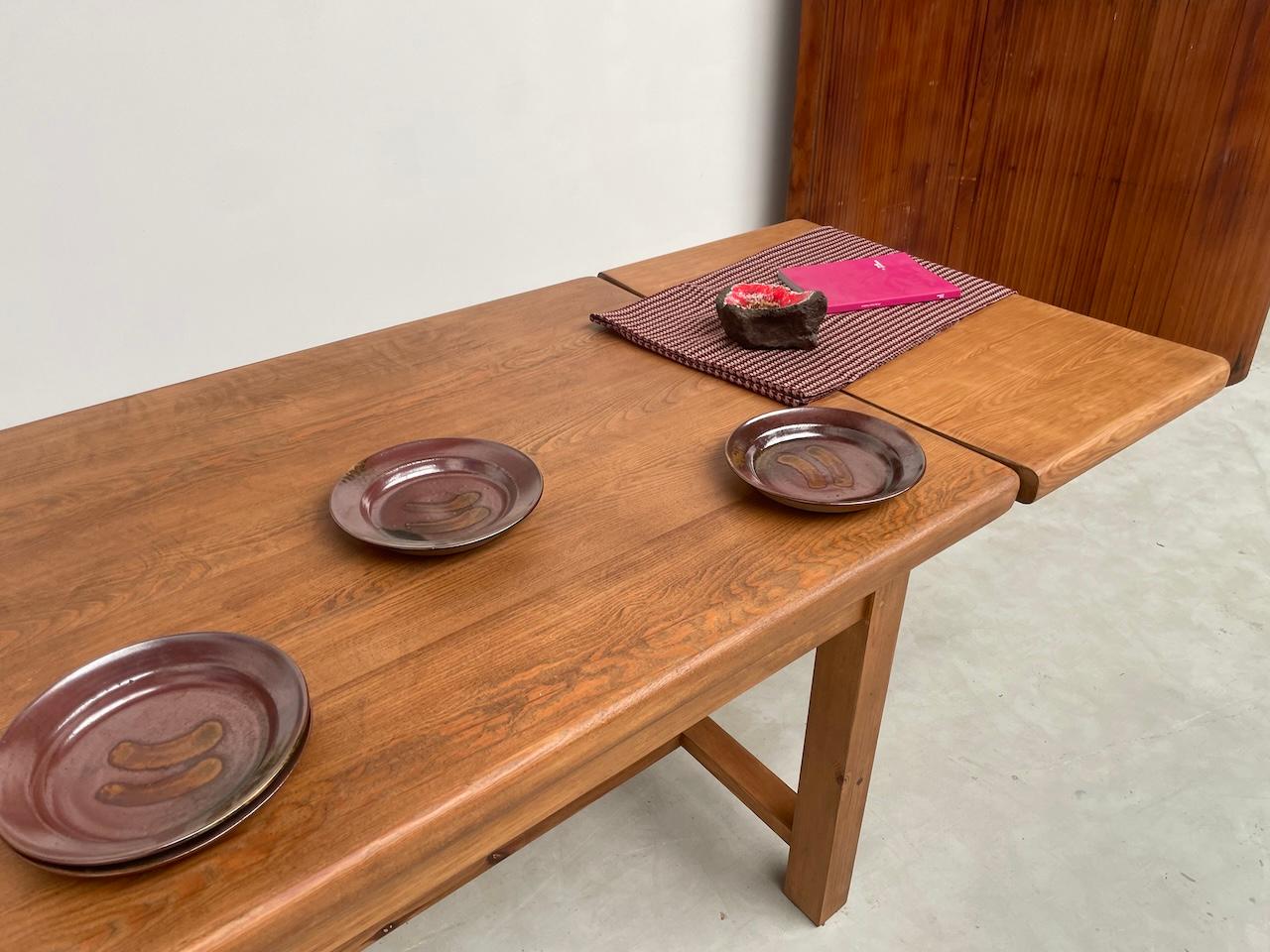 Table en pin massif avec sa rallonge, France 1950s en vente 11