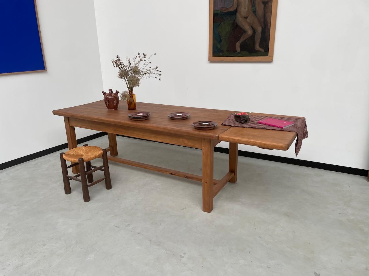 Pin Table en pin massif avec sa rallonge, France 1950s en vente