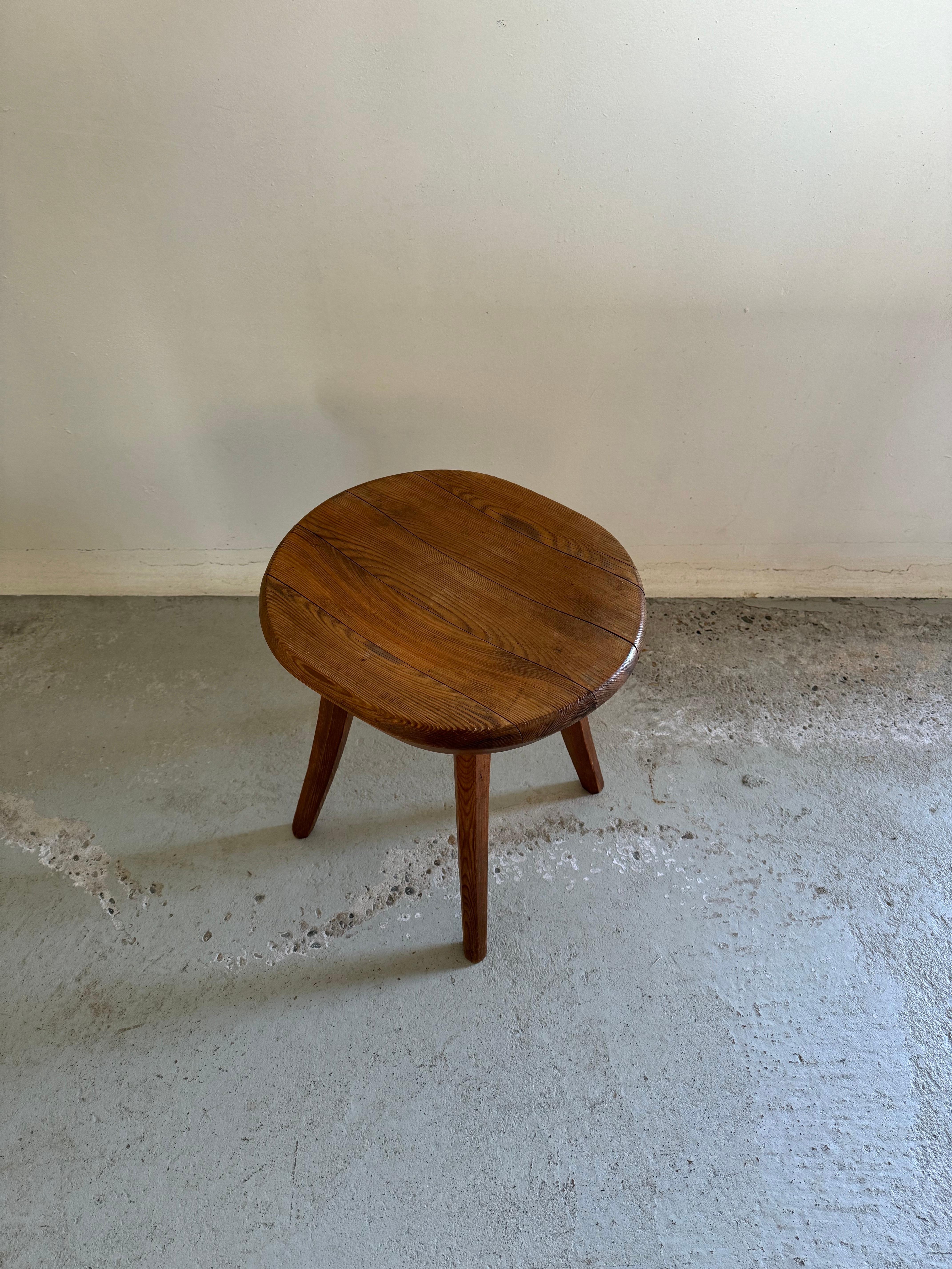 Hocker aus massivem Kiefernholz, Finnland 1960er Jahre im Angebot 4