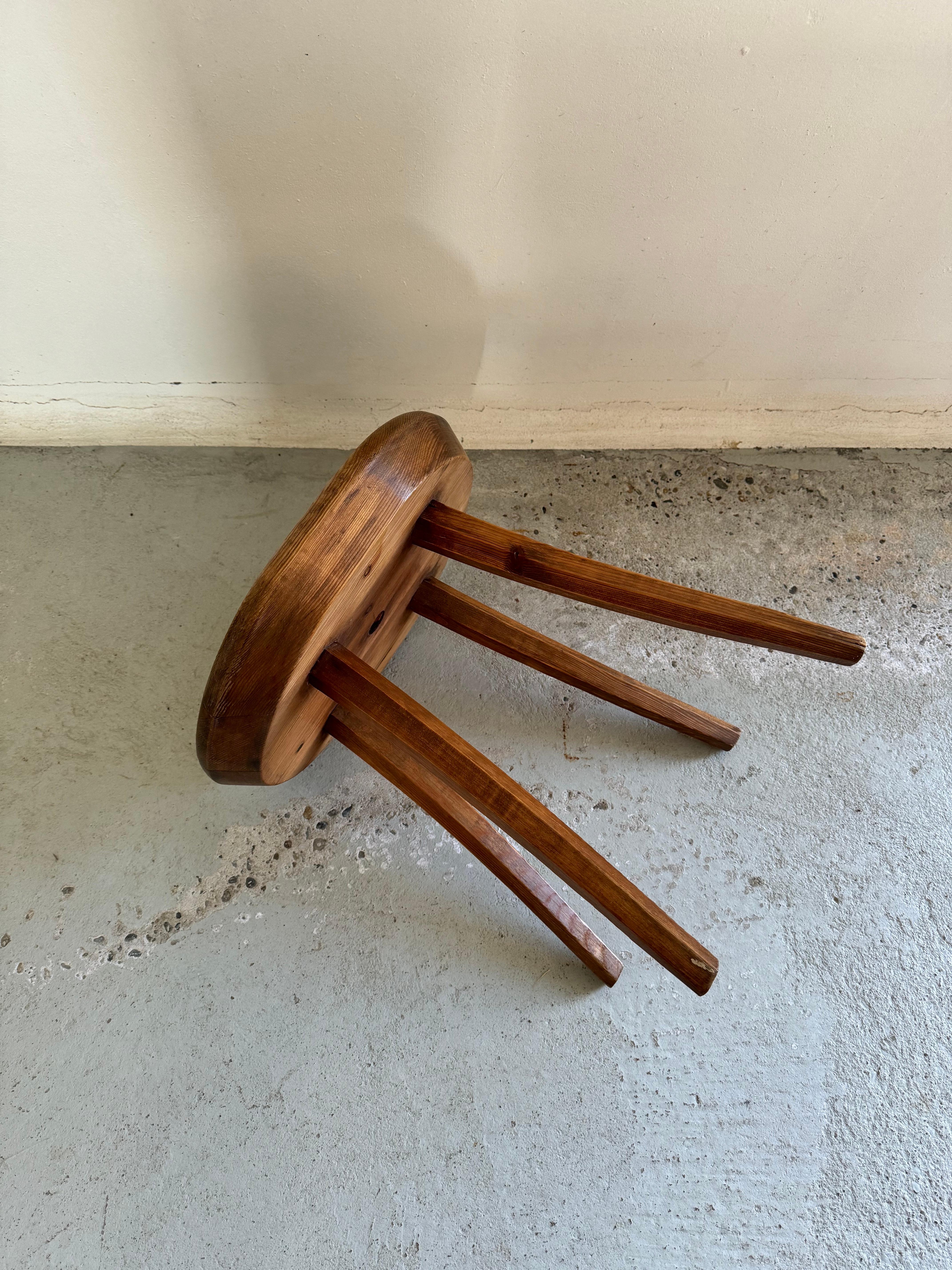 Hocker aus massivem Kiefernholz, Finnland 1960er Jahre im Angebot 9