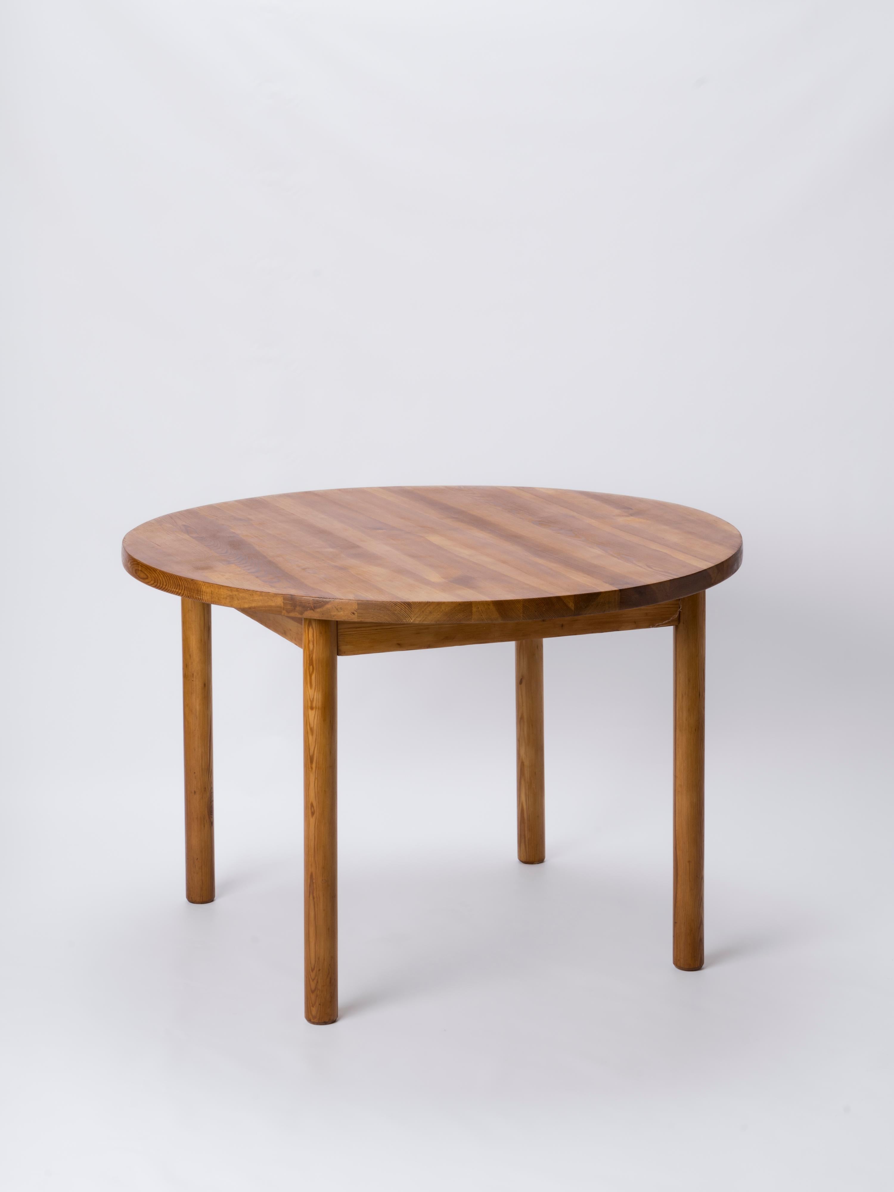 Minimalist all solid pine center table in the style of Charlotte Perriand and Pierre Gautier Delaye. Legs can be easily dissasembled and screwed back together again for easier shipping and transportation.
This table will ship from France and can be