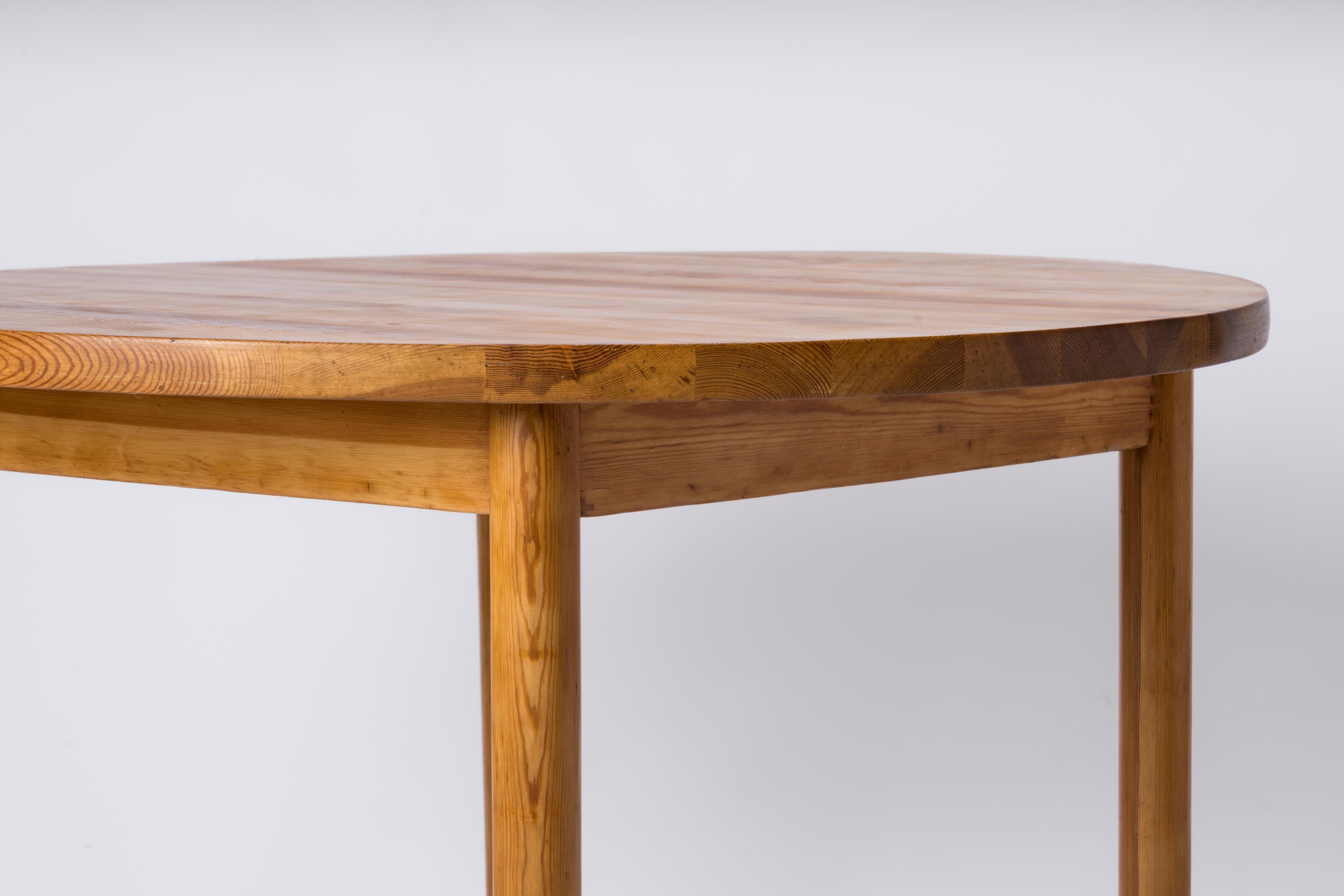Solid Pinewood Center Table in the Style of Perriand - France 1970's In Good Condition For Sale In New York, NY