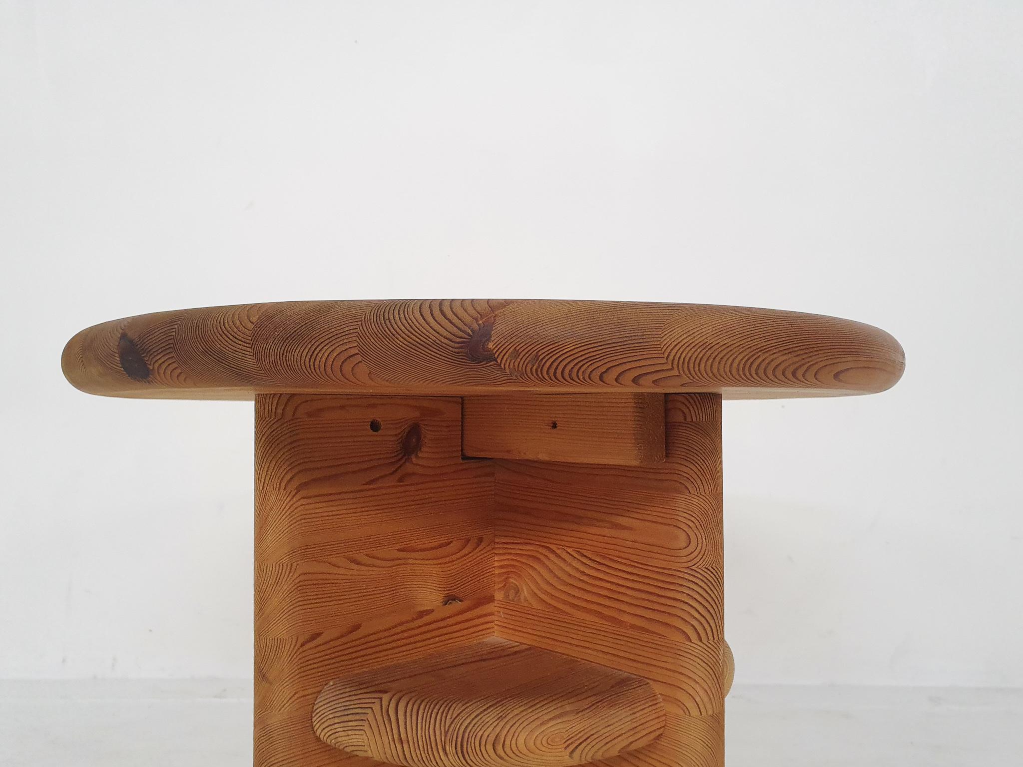 Solid Pinewood Side Table, Attrb. Rainer Daumiller, Denmark, 1970's In Good Condition In Amsterdam, NL