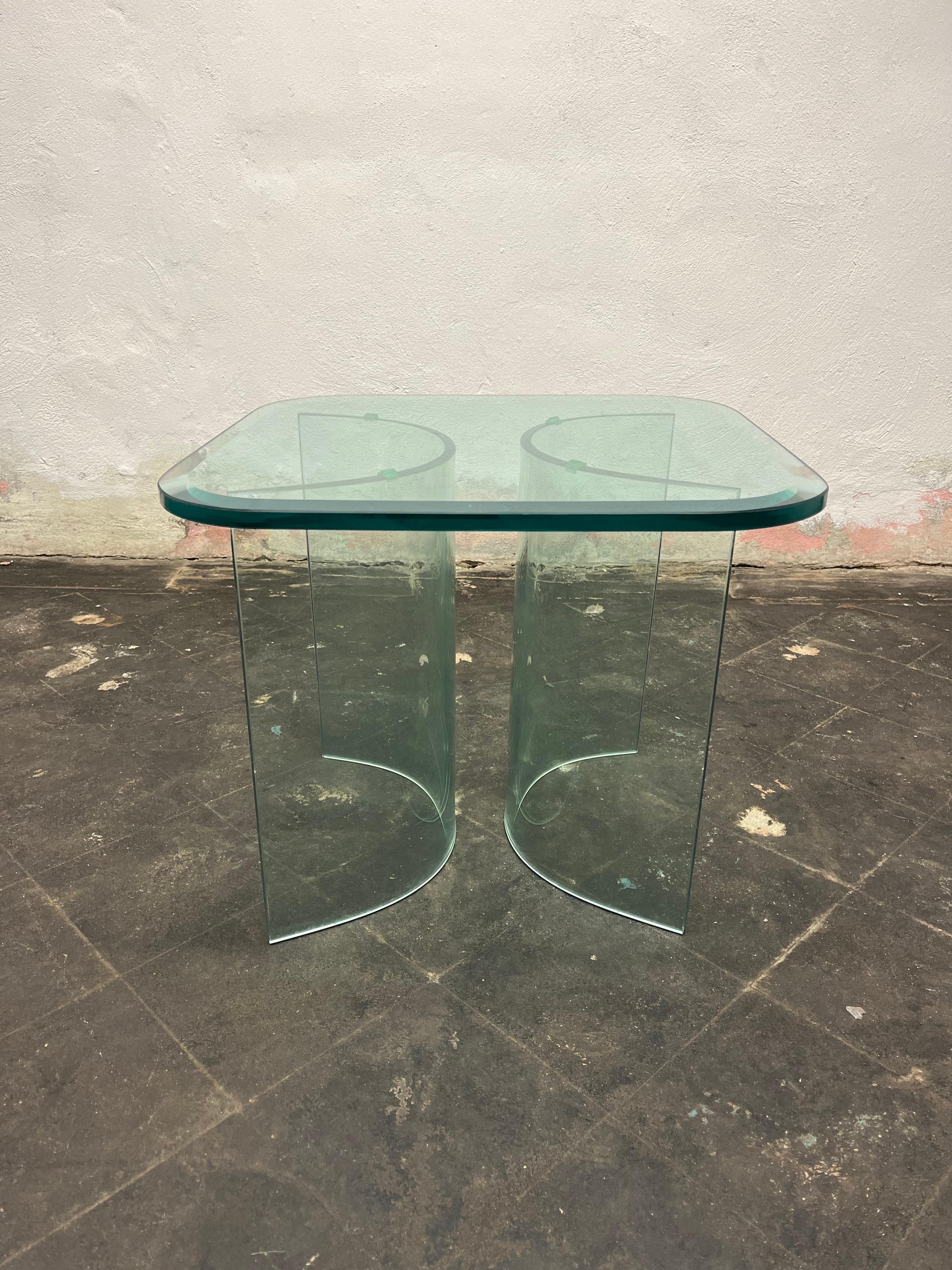 Plateau en verre massif Table à base de verre Bon état - En vente à W Allenhurst, NJ