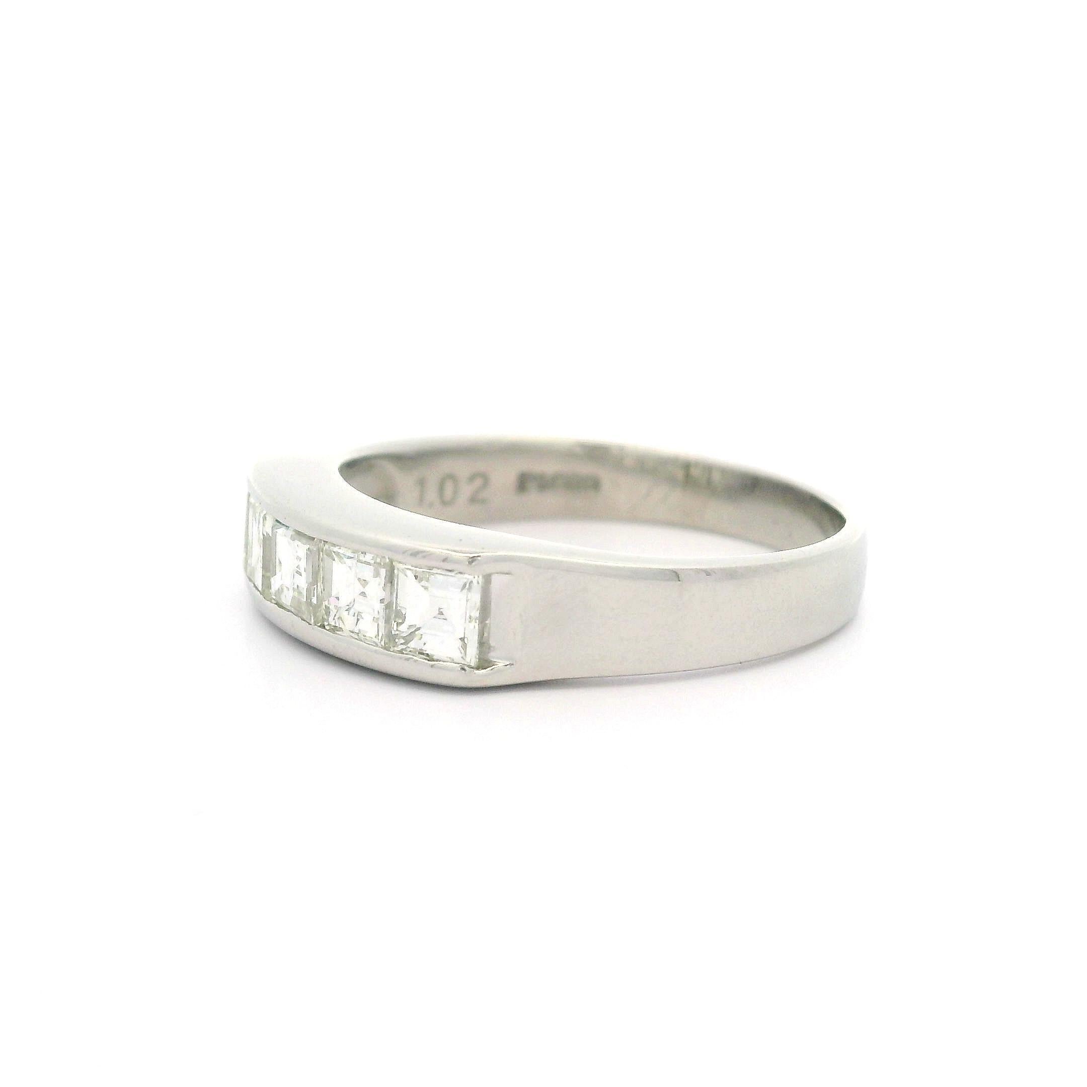Donna Anello a fascia con 5 pietre in platino massiccio con diamanti Carrs taglio Step da 1,02 ct. in vendita