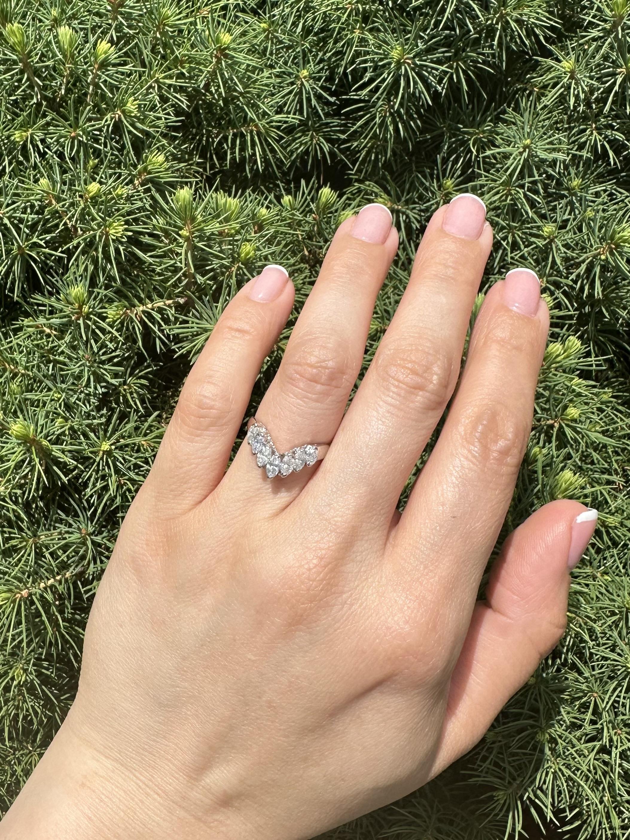 Massiv Platin 1,04ctw Brillant Marquise Cut Diamant V Chevron Band Ring im Angebot 10