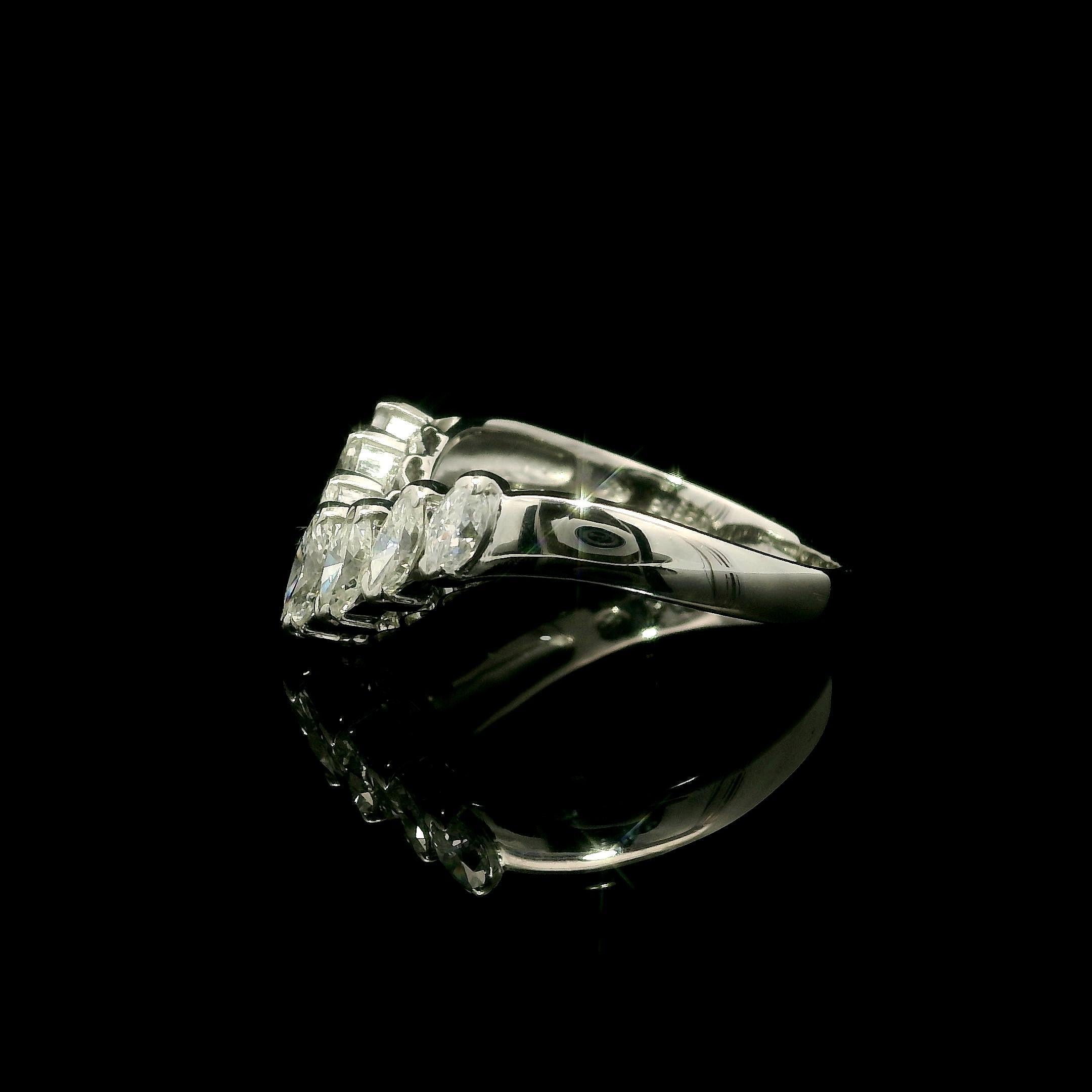 Massiv Platin 1,04ctw Brillant Marquise Cut Diamant V Chevron Band Ring im Angebot 3
