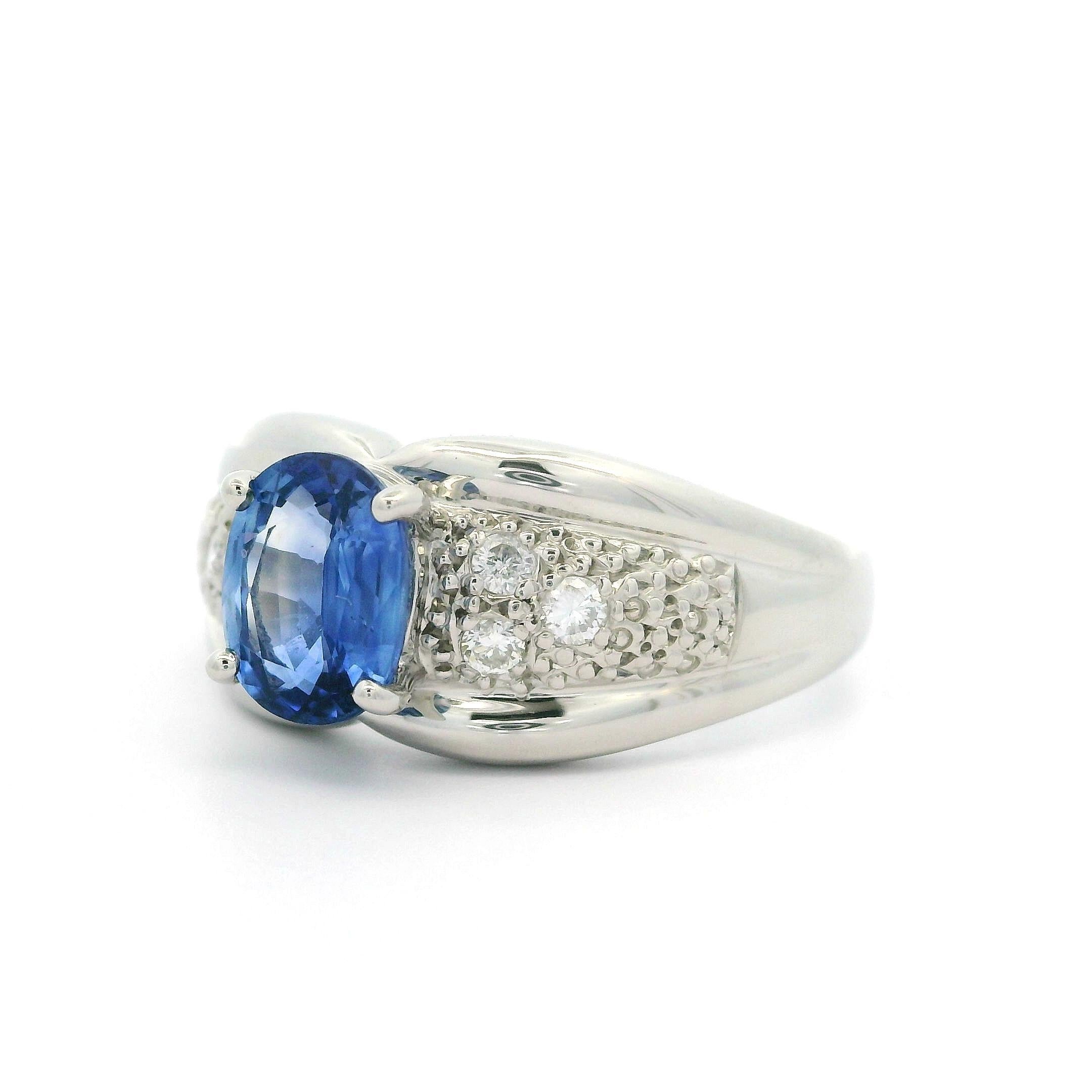 Solid Platinum 1.32ctw Oval Sapphire & Diamond Flared Beaded Textured Band Ring For Sale 1
