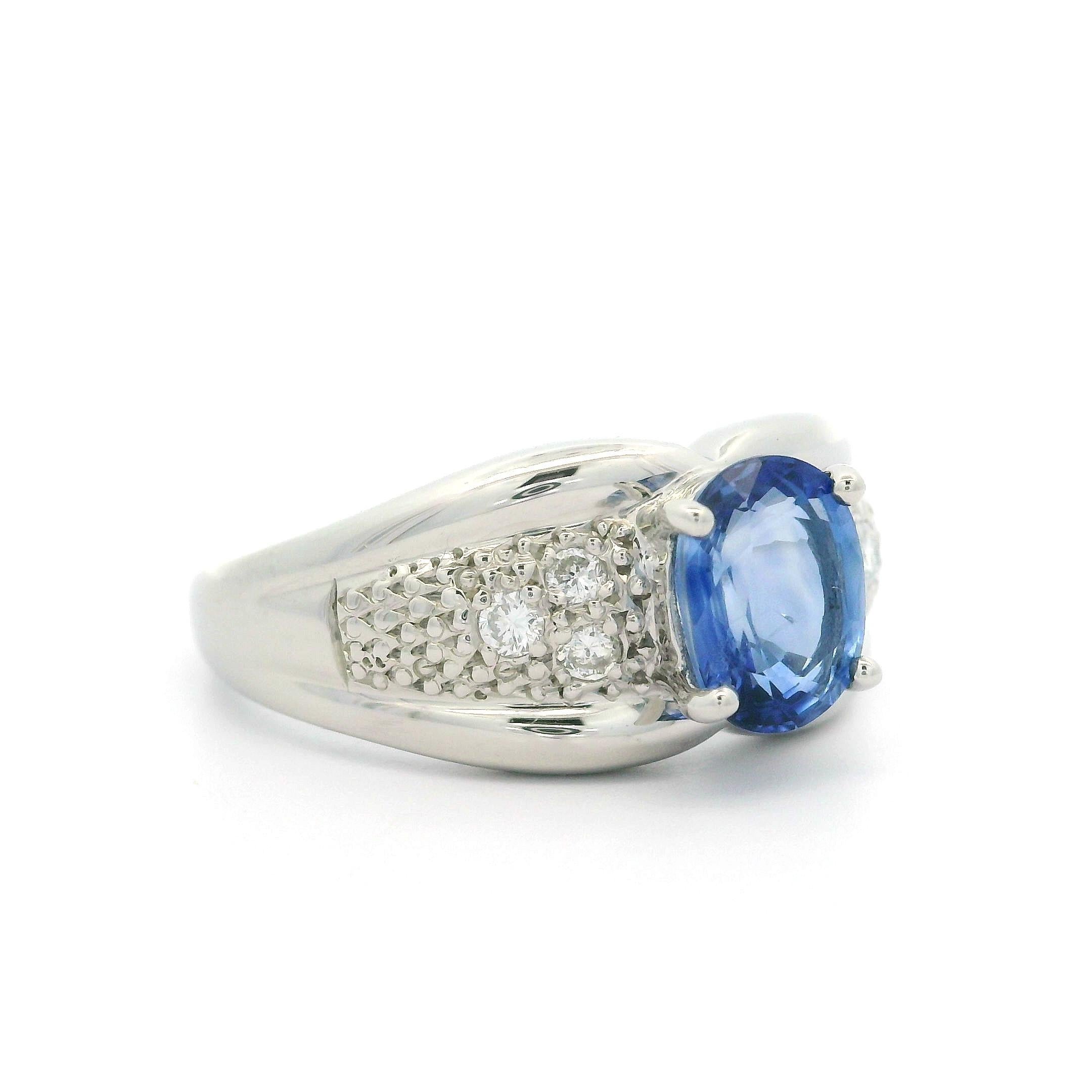 Solid Platinum 1.32ctw Oval Sapphire & Diamond Flared Beaded Textured Band Ring For Sale 4
