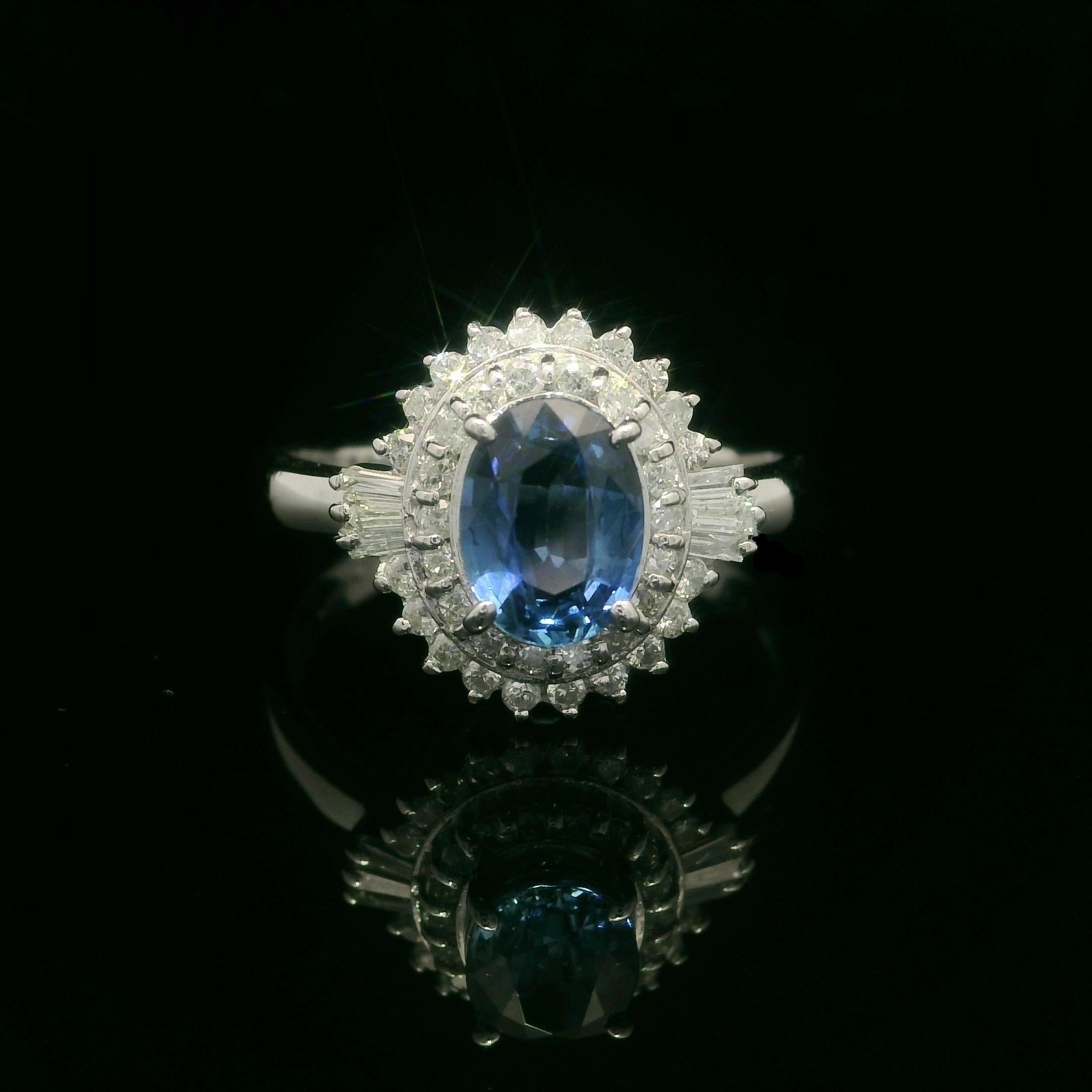 Taille ovale Bague de style ballerine en platine massif, saphir ovale 1,41 carat avec diamants en vente