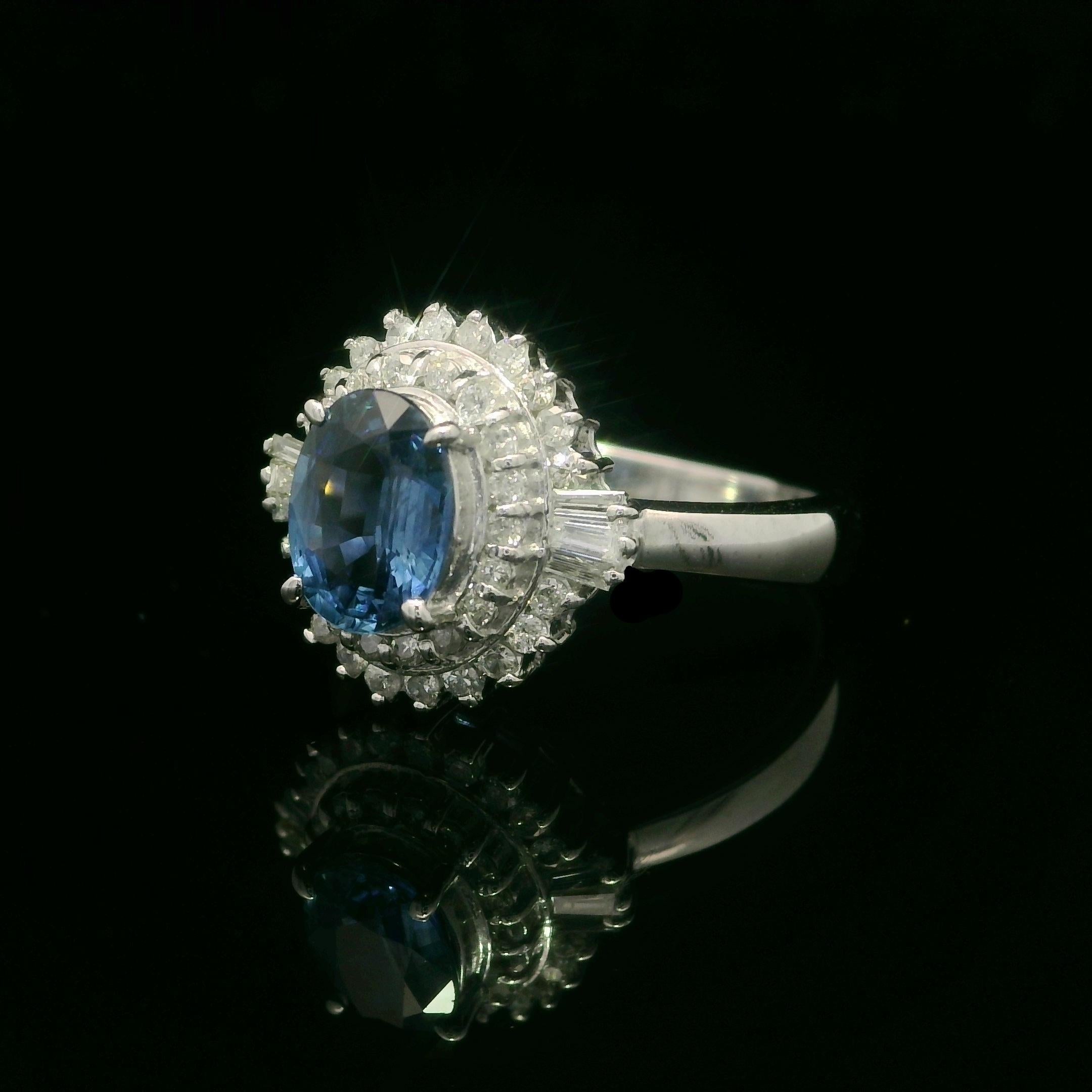 Bague de style ballerine en platine massif, saphir ovale 1,41 carat avec diamants Pour femmes en vente