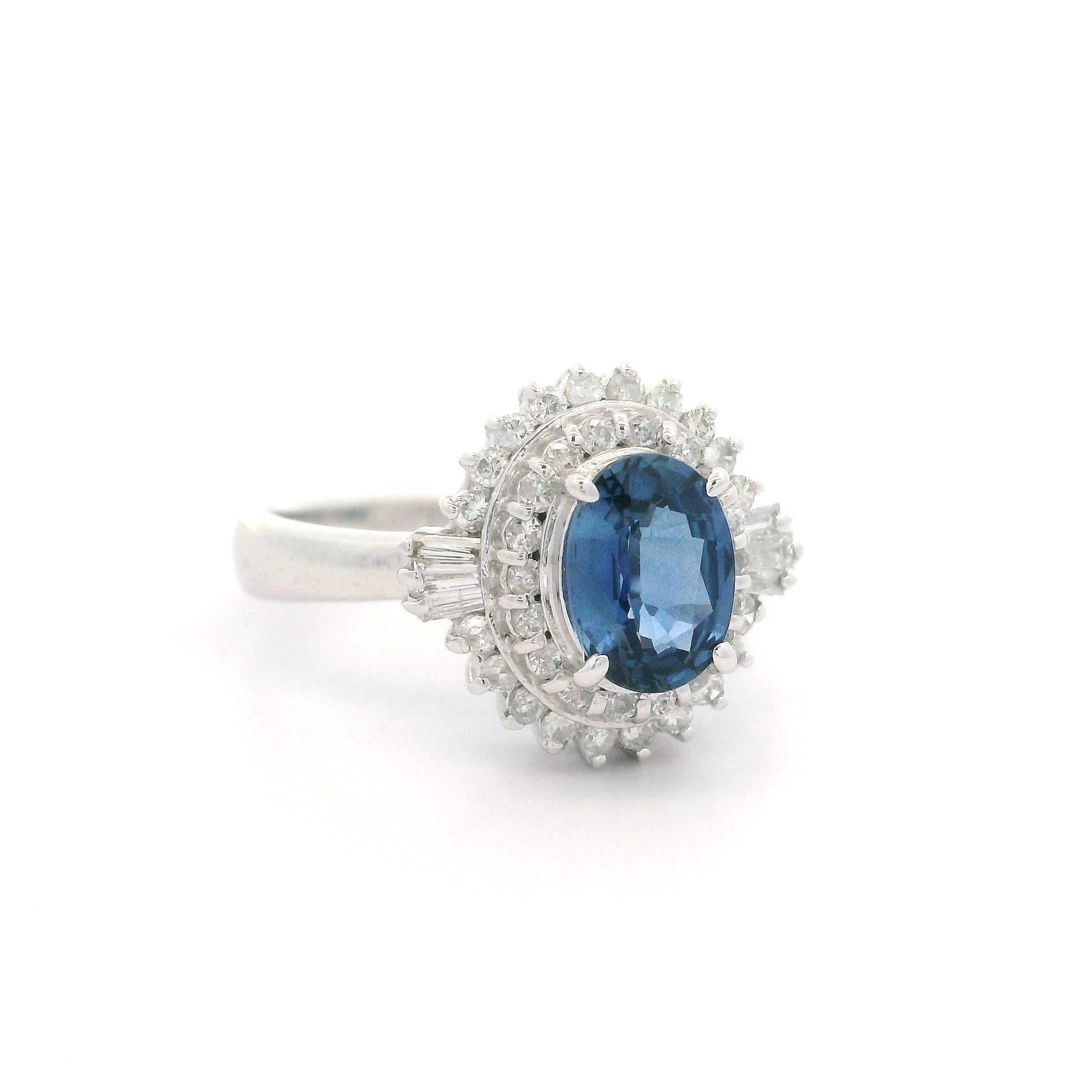 Bague de style ballerine en platine massif, saphir ovale 1,41 carat avec diamants en vente 3