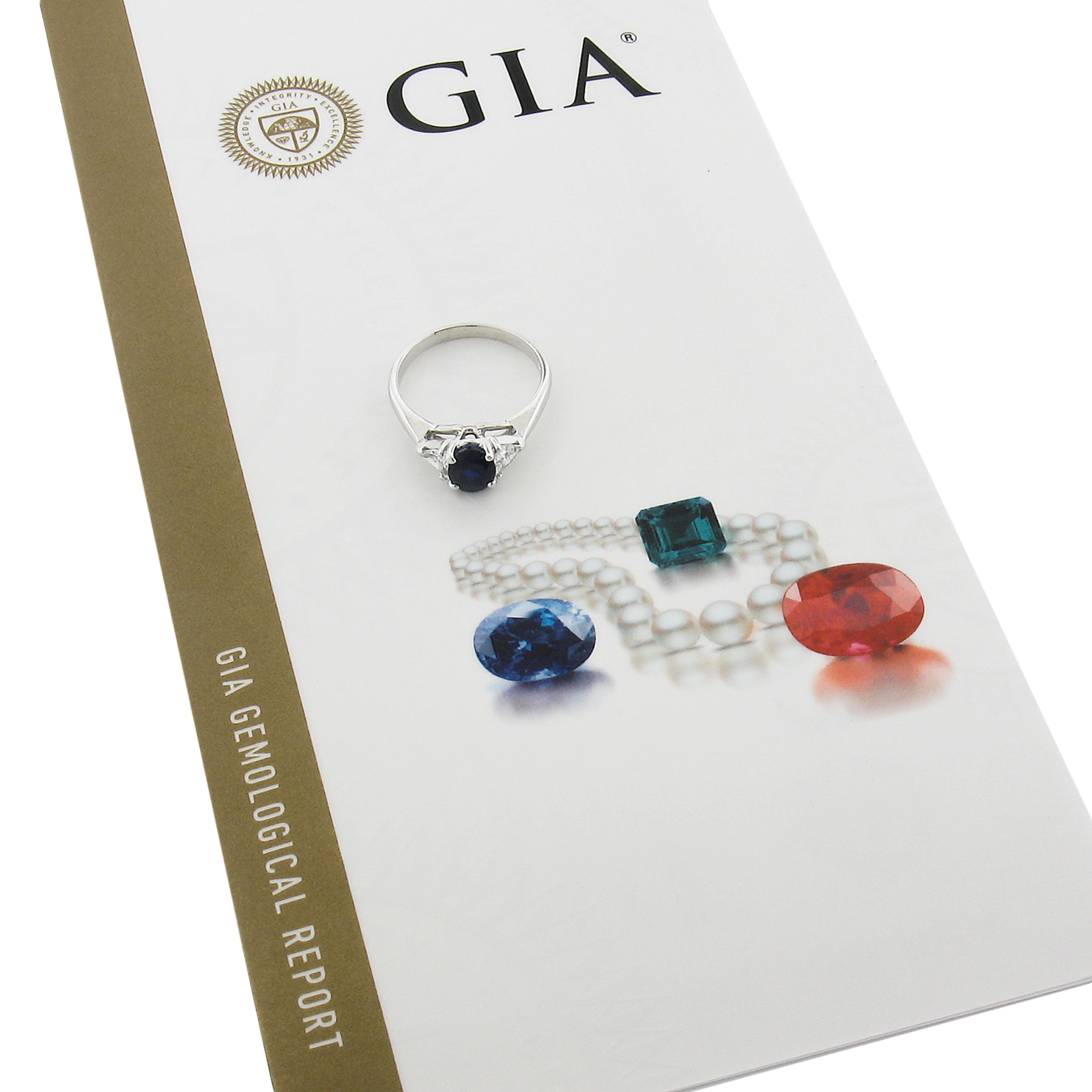 Bague en platine massif de 1,49 carat, certifiée GIA, sans chaleur, saphir bleu ovale et diamant trillion en vente 5