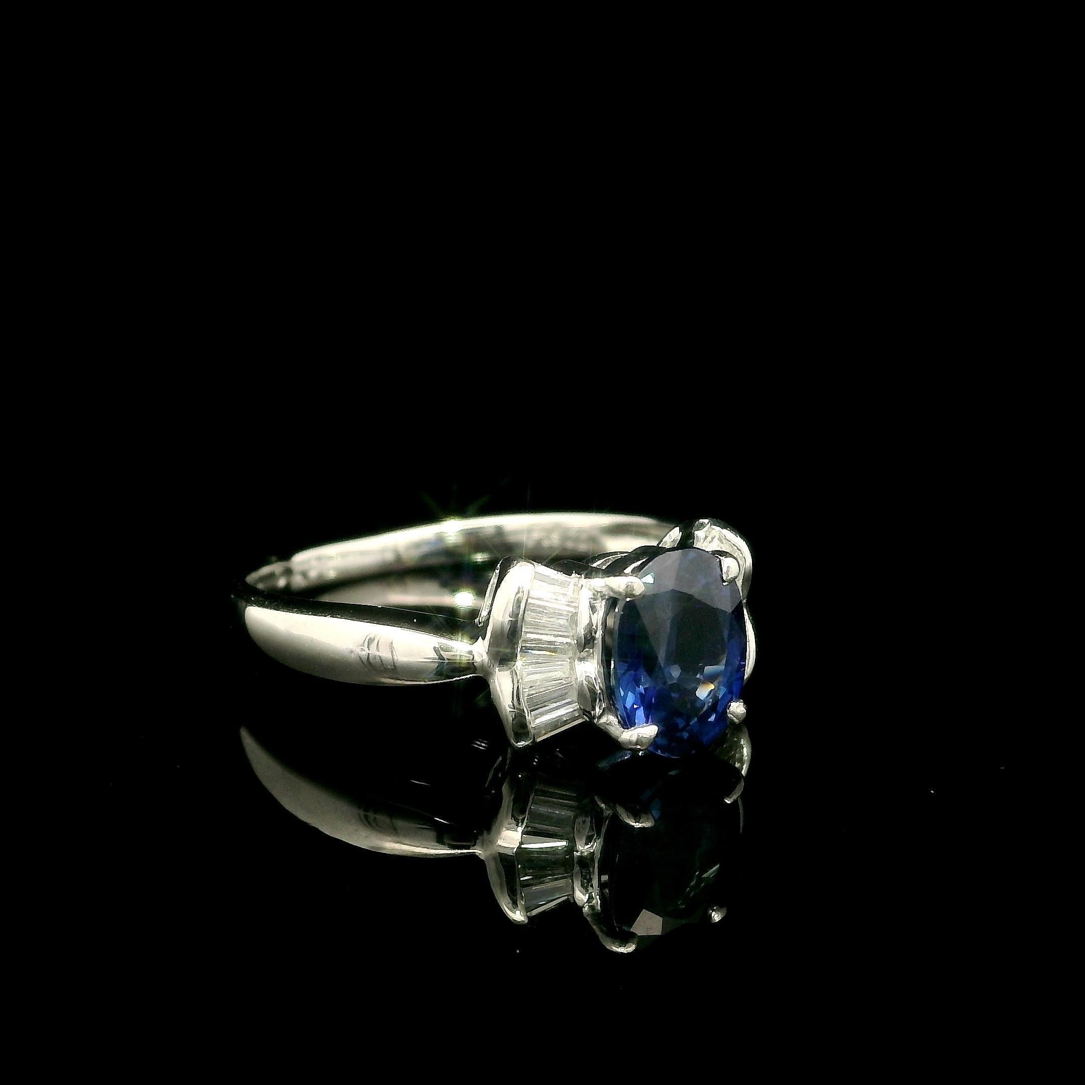 Solide Platin 1,57ctw Oval Saphir w / Baguette Diamant Seiten Bogen Stil Ring im Angebot 4