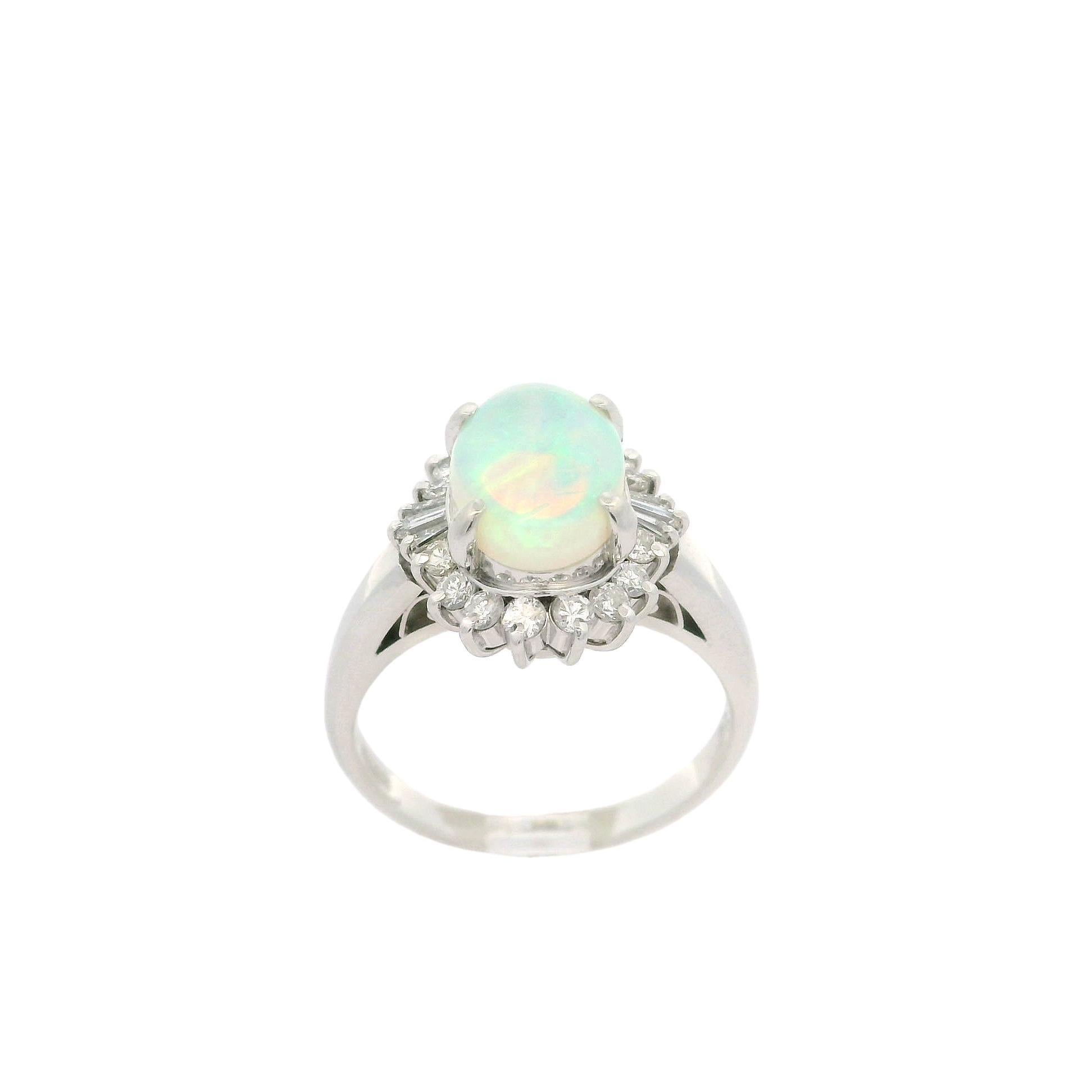 Anello classico in platino massiccio con Opale ovale tagliato a cabochon e diamante da 1,66 ct. in vendita 1