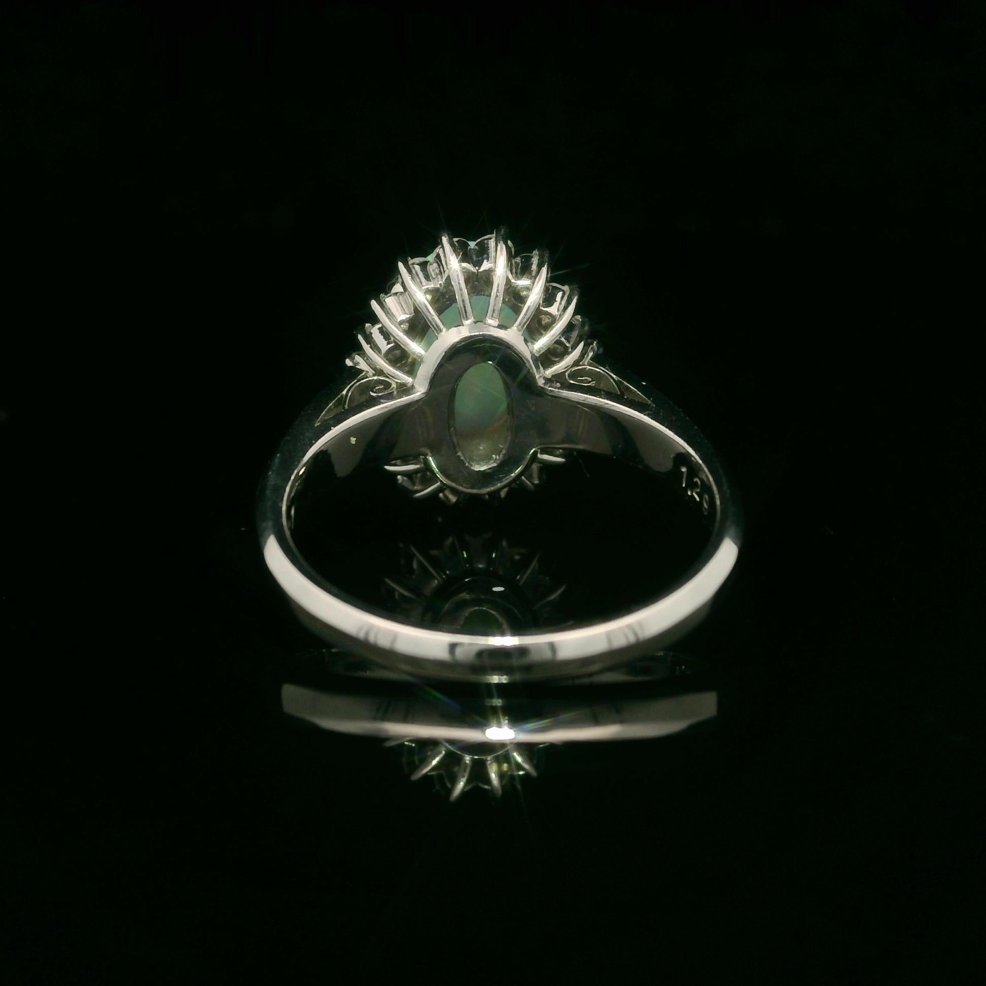 Anello classico in platino massiccio con Opale ovale tagliato a cabochon e diamante da 1,66 ct. in vendita 4