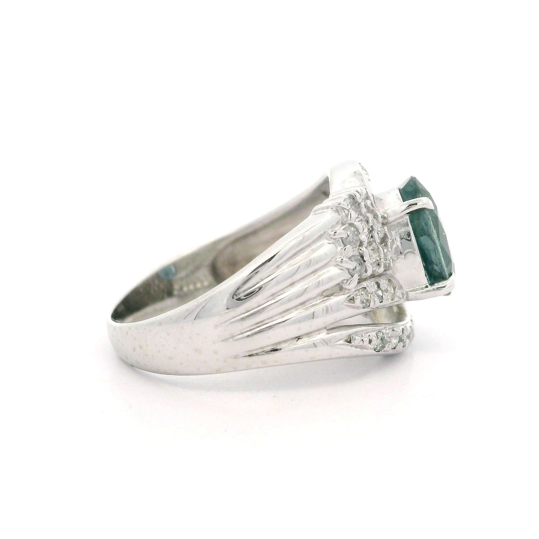 Bague à anneau large de 12,9 mm en platine massif avec saphir ovale et diamants de 1,80 ctw Pour femmes en vente