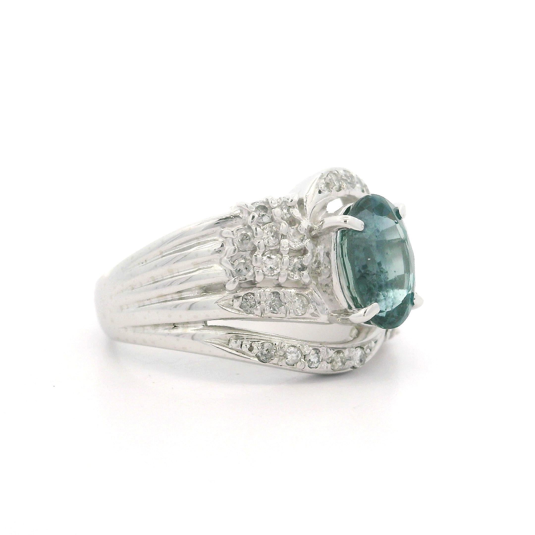 Bague à anneau large de 12,9 mm en platine massif avec saphir ovale et diamants de 1,80 ctw en vente 4