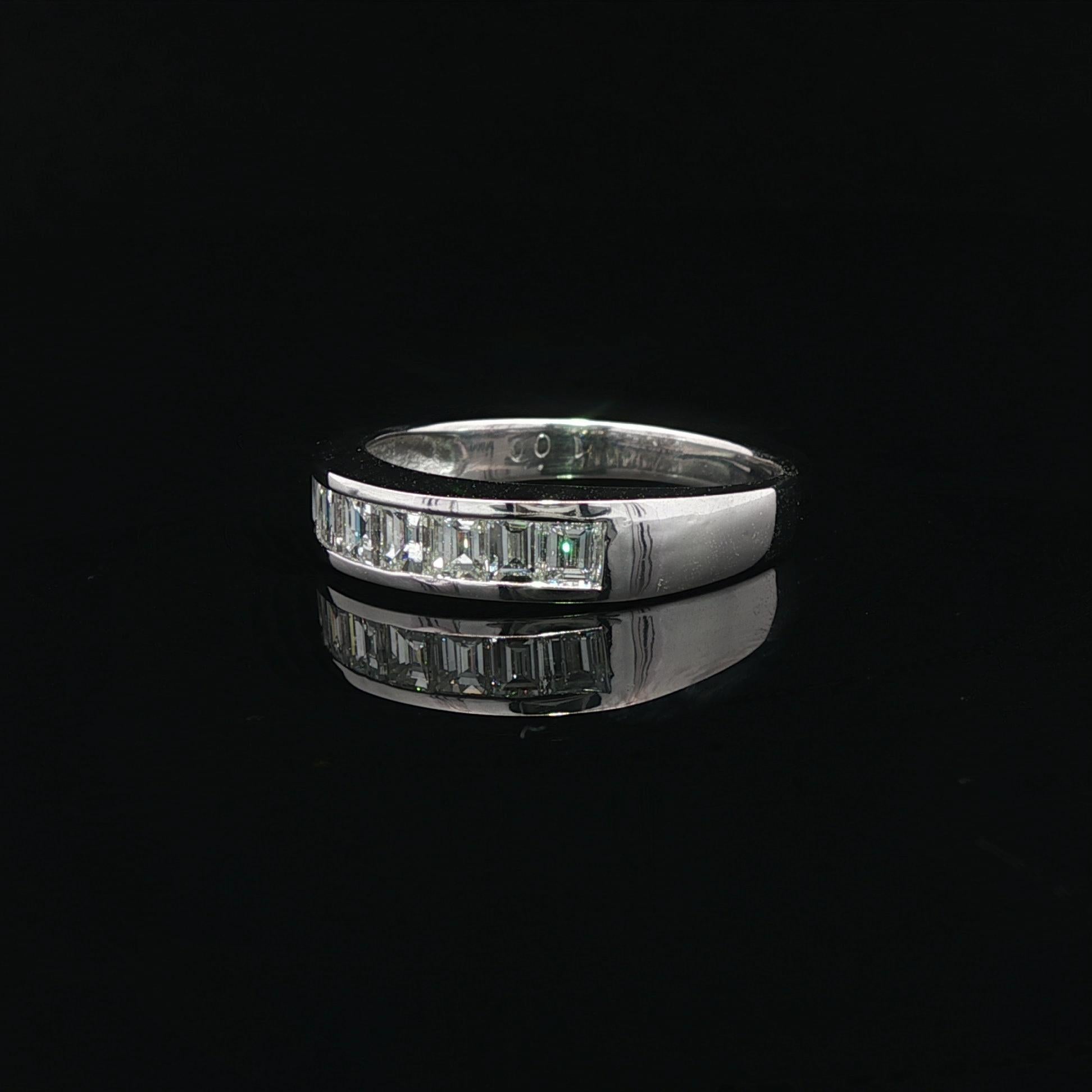 Bague en platine massif 1ctw Baguette Cut Channel Set Diamond Band Ring Excellent état - En vente à Montclair, NJ