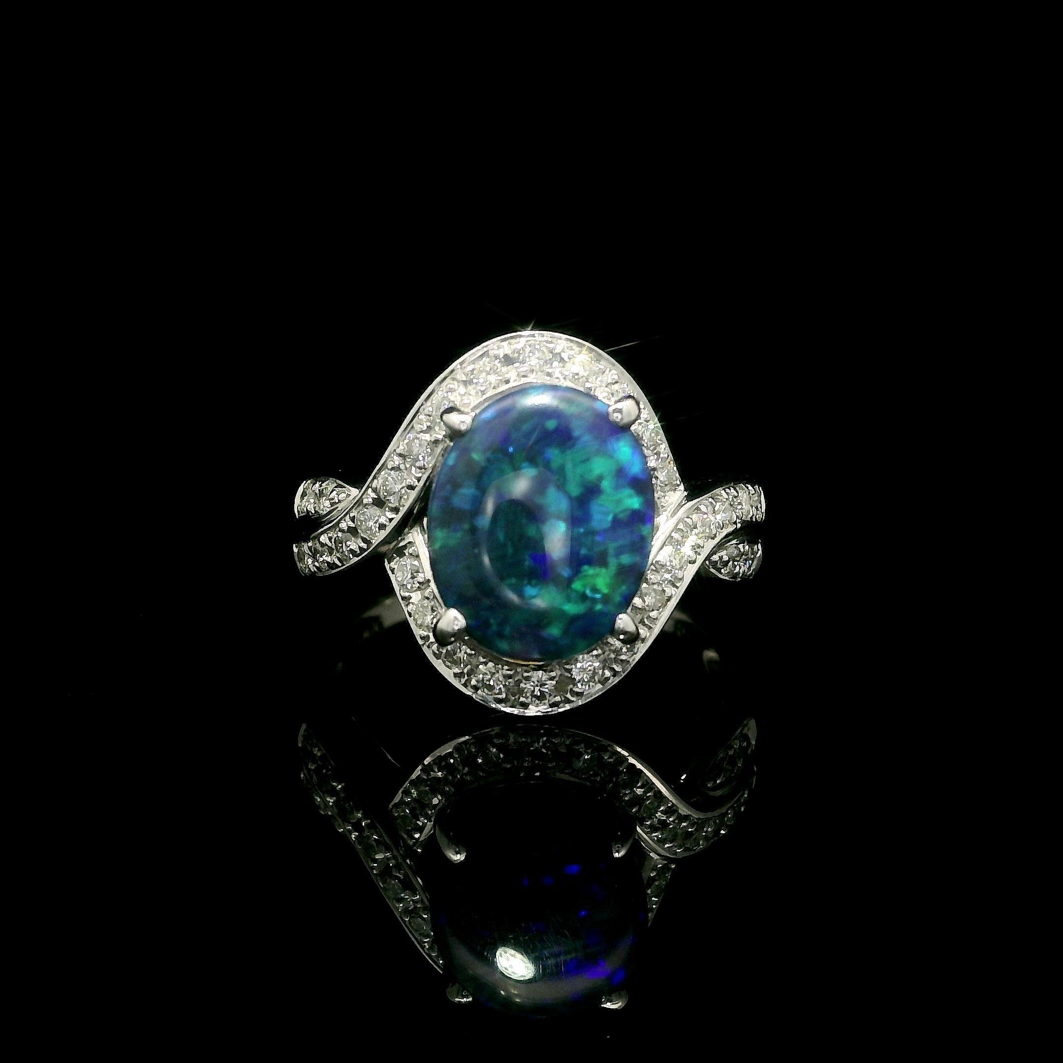 Anello in platino massiccio con opale nero GIA da 2,69 carati e diamante aureolato con spalla ritorta in vendita 6