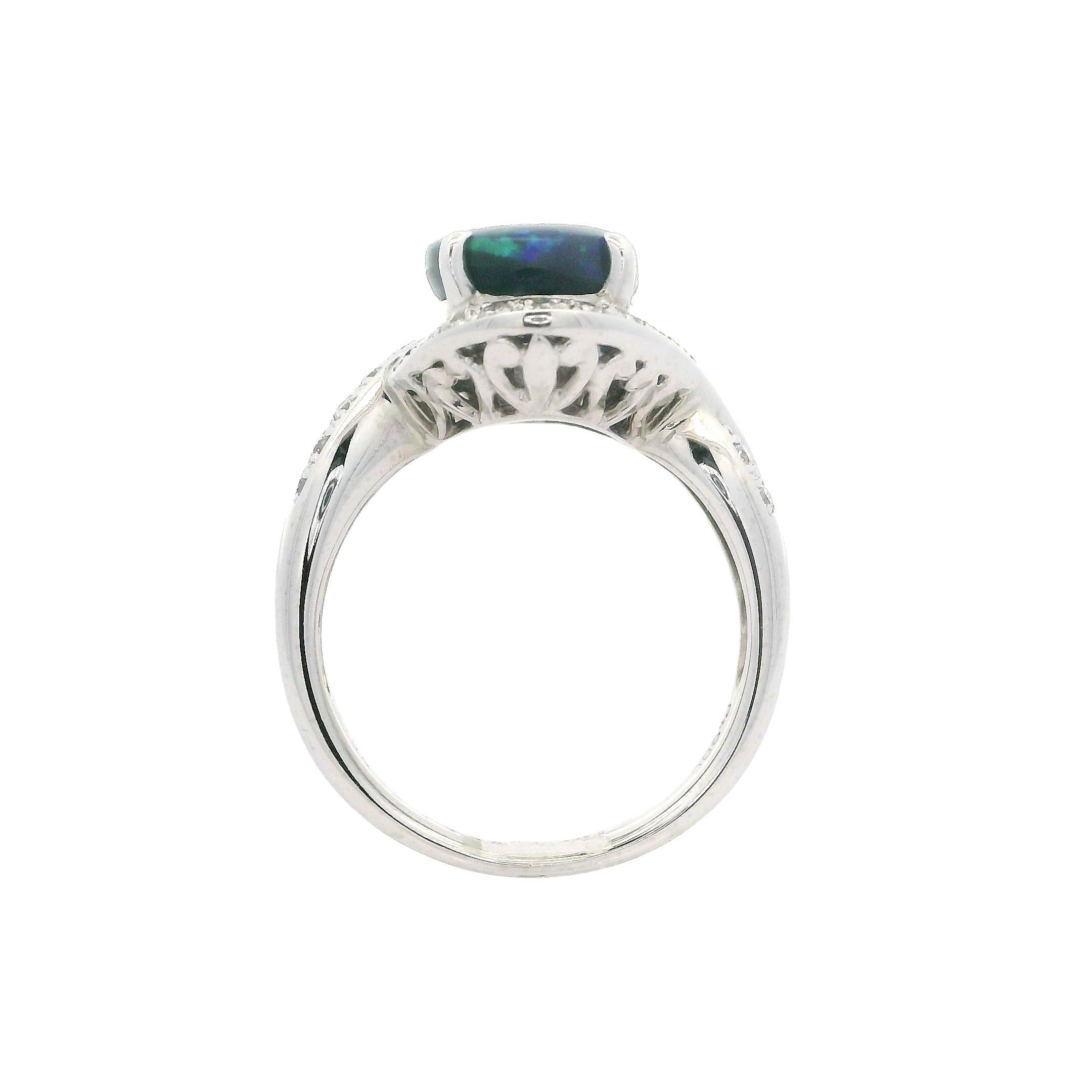 Anello in platino massiccio con opale nero GIA da 2,69 carati e diamante aureolato con spalla ritorta in vendita 3