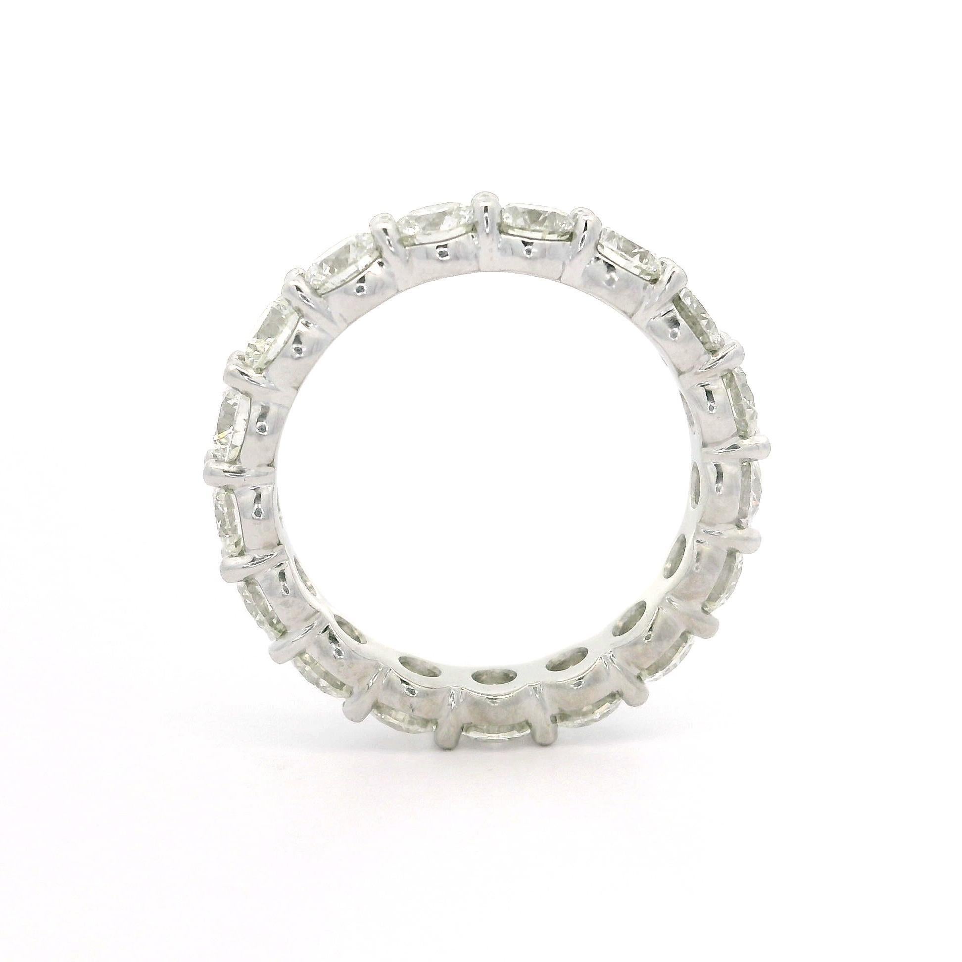 Solid Platinum 2.75ctw Round Shared Prong Set Diamond Eternity Wedding Band Ring 1