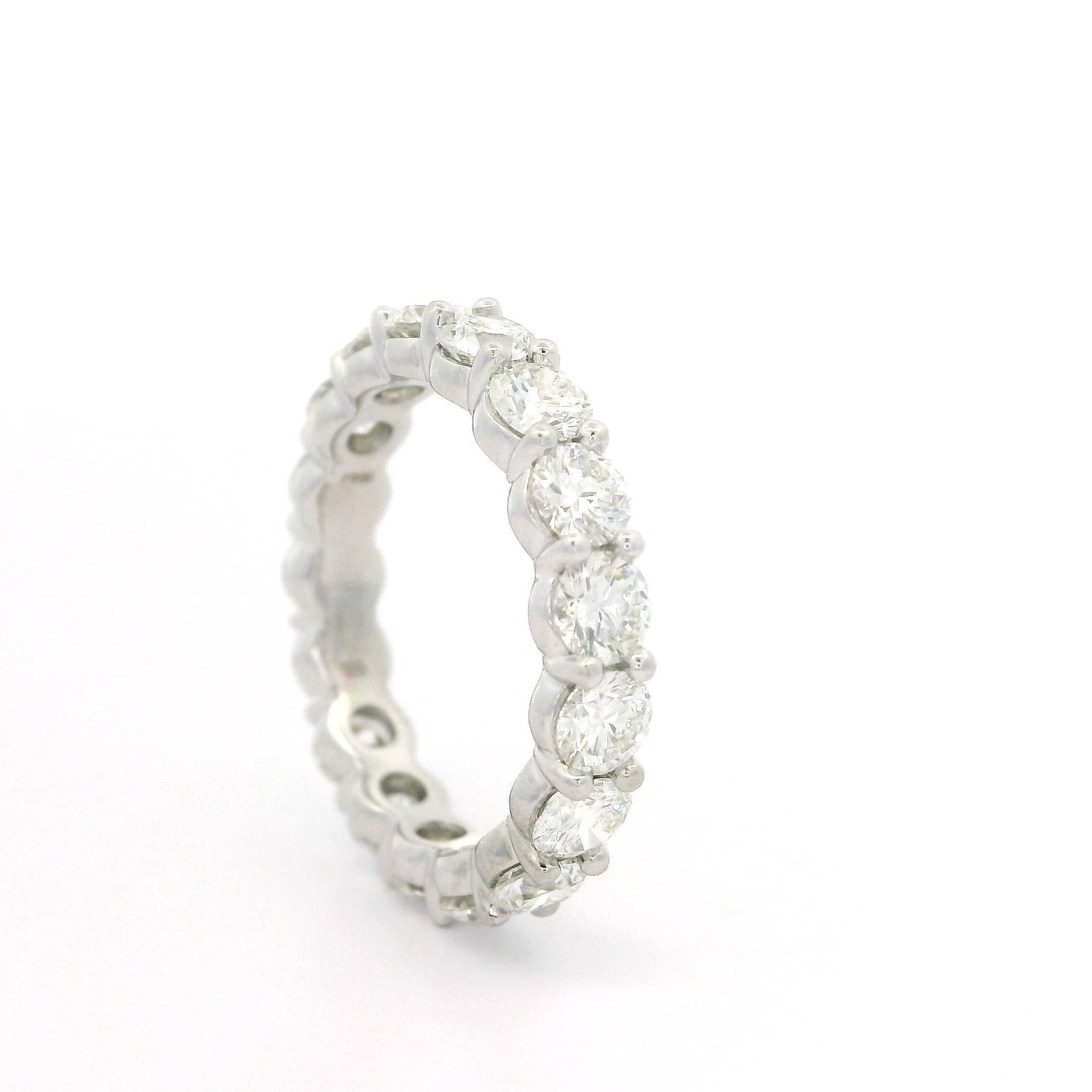 Solid Platinum 2.75ctw Round Shared Prong Set Diamond Eternity Wedding Band Ring 2