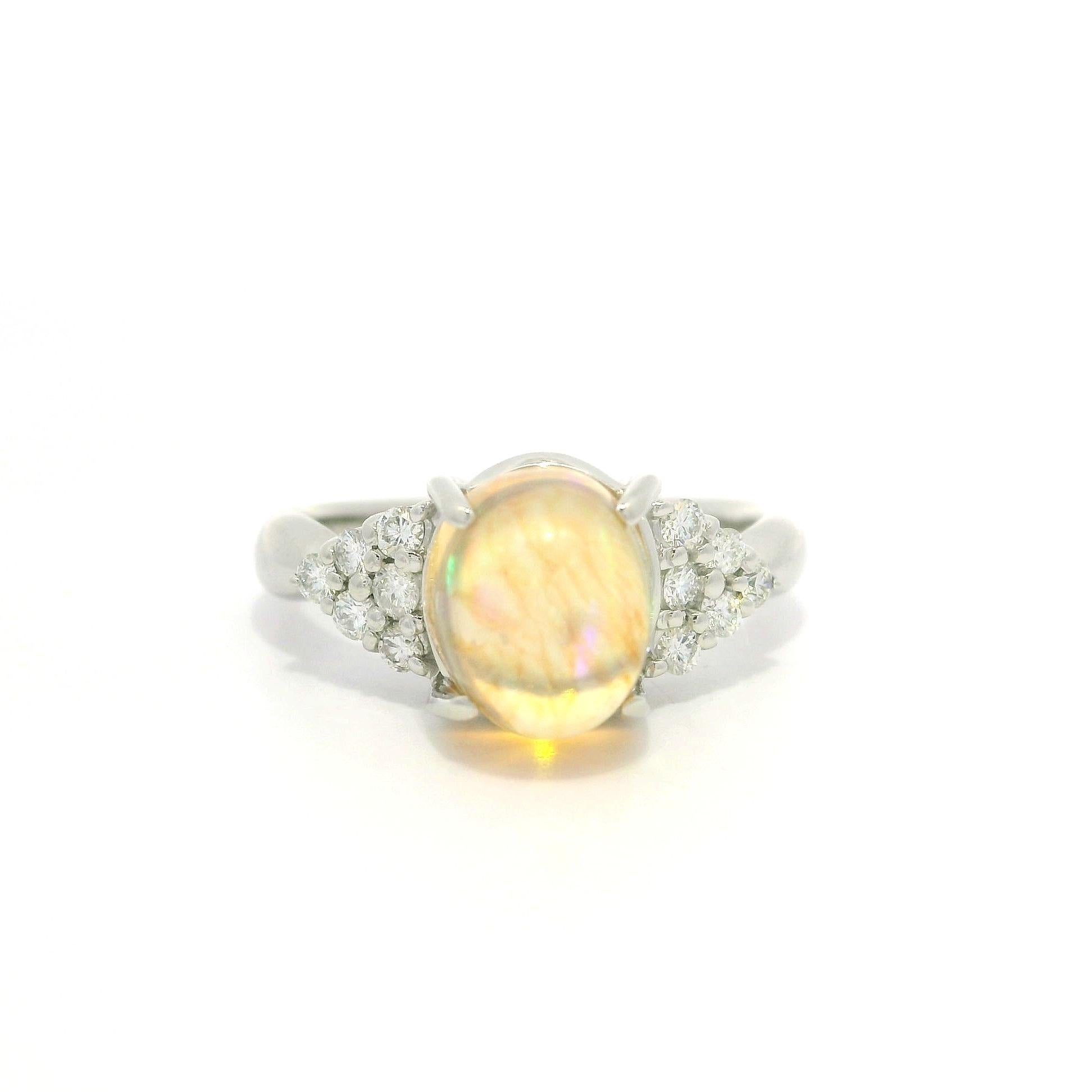 Anello classico in platino massiccio con opale ovale cabochon e diamanti da 2,8 ct. in vendita 11