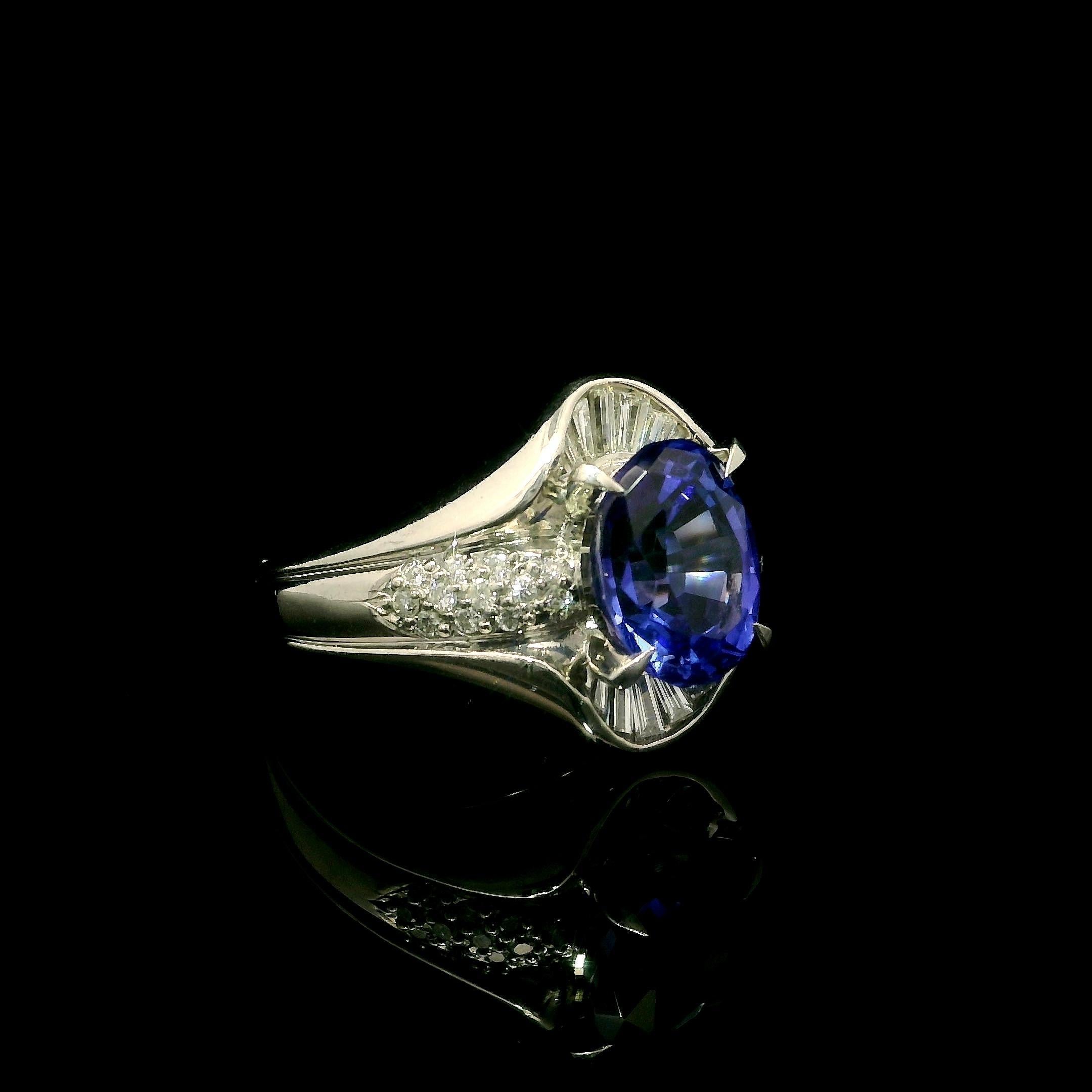 Donna Anello Made Solid in platino con tanzanite ovale blu violetta e diamante da 2,99 ct. in vendita