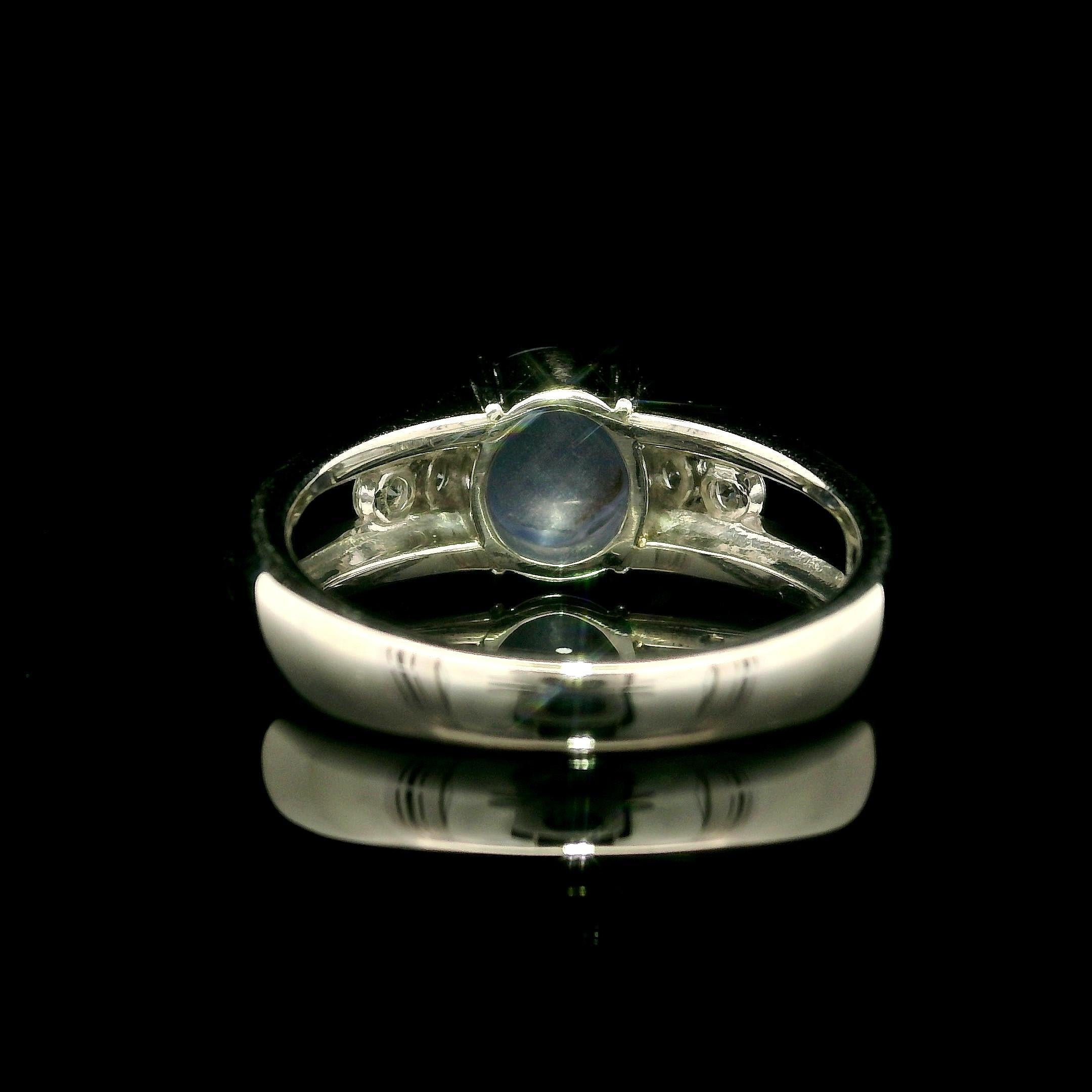 --Pietre: --
(1) Zaffiro a stella naturale autentico - taglio cabochon ovale - incastonato - colore blu trasparente - stella affilata - 7,5x6,9 mm - 2,87 carati (esatto)
(36) Diamanti naturali autentici - taglio rotondo brillante - incastonati in