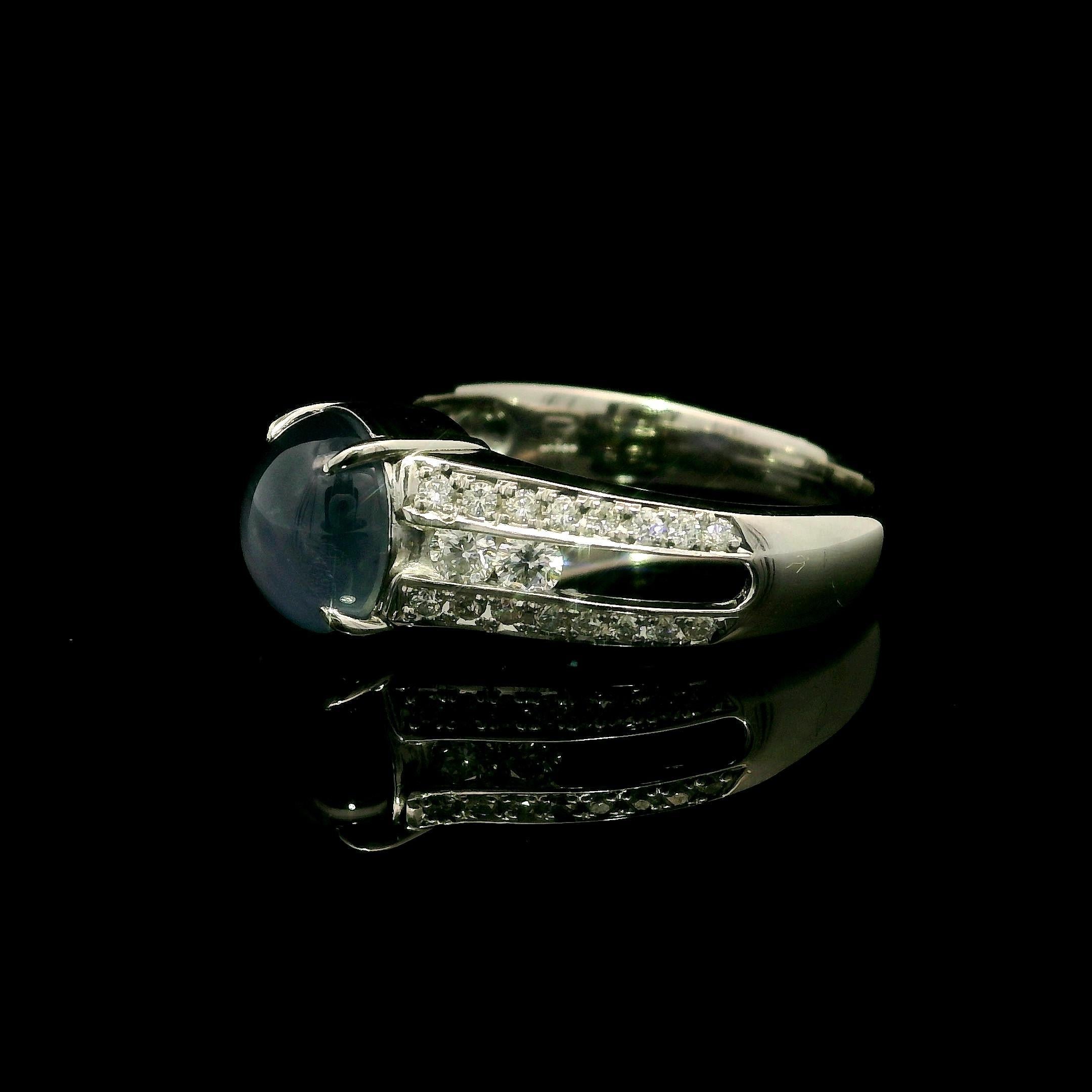 Anello in platino massiccio da 3,19 carati con zaffiro fine e diamante a lati aperti In condizioni ottime in vendita a Montclair, NJ