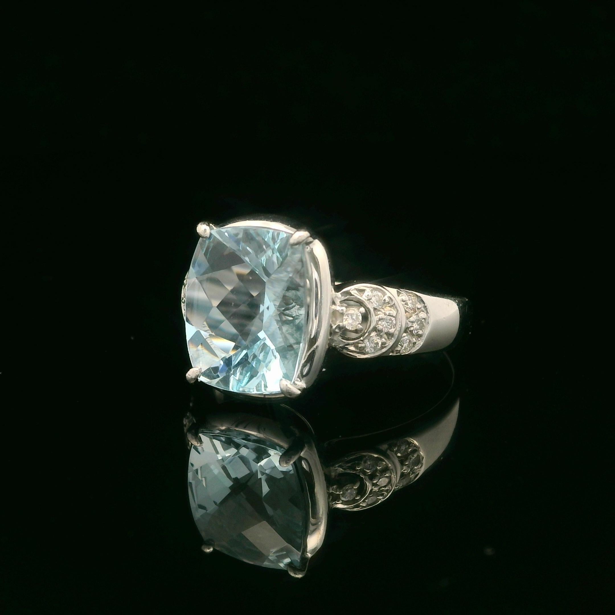 Solid Platinum 3.37ctw Cushion Aquamarine & Diamond Sides Cocktail Ring In Excellent Condition For Sale In Montclair, NJ