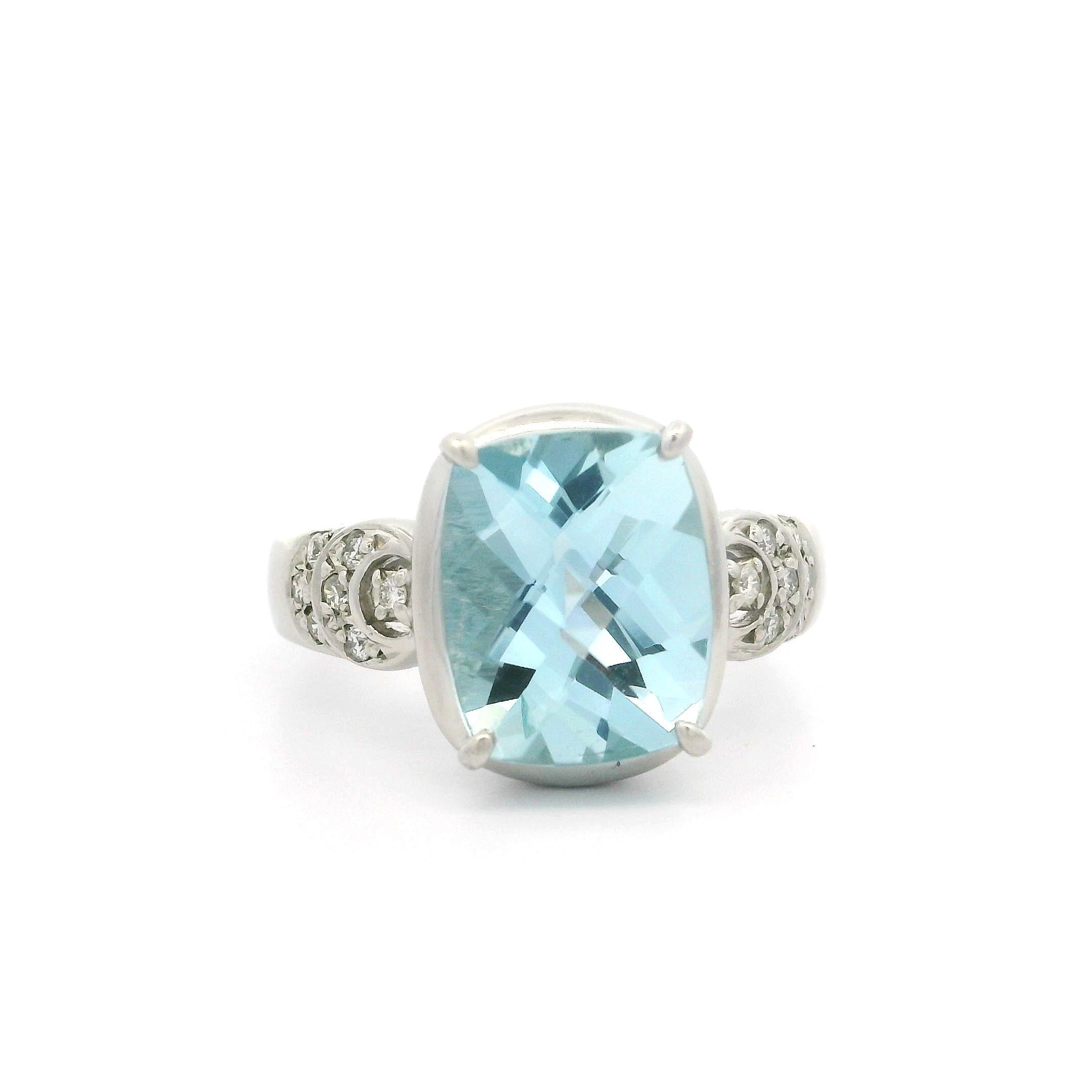 Women's Solid Platinum 3.37ctw Cushion Aquamarine & Diamond Sides Cocktail Ring For Sale