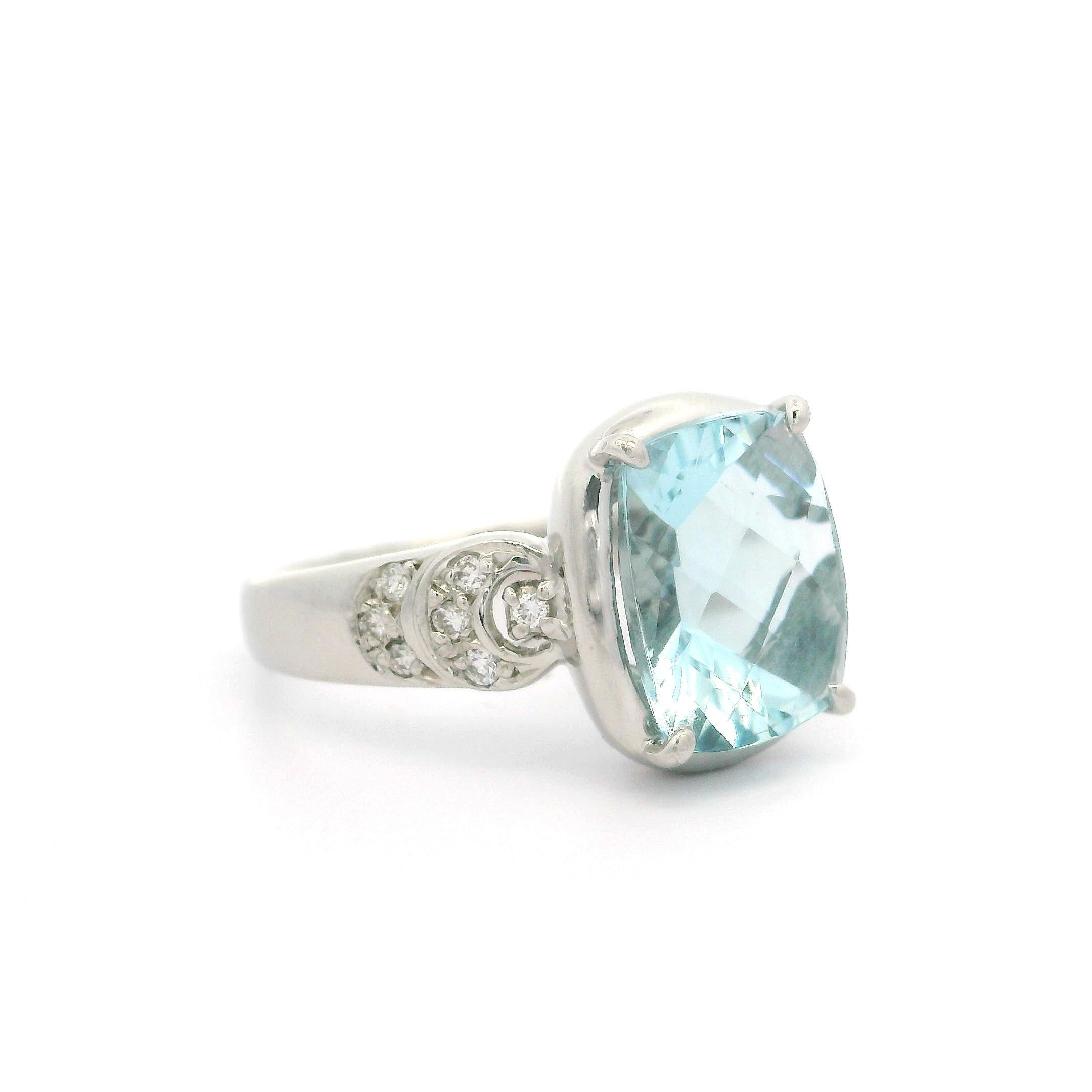 Solid Platinum 3.37ctw Cushion Aquamarine & Diamond Sides Cocktail Ring For Sale 1