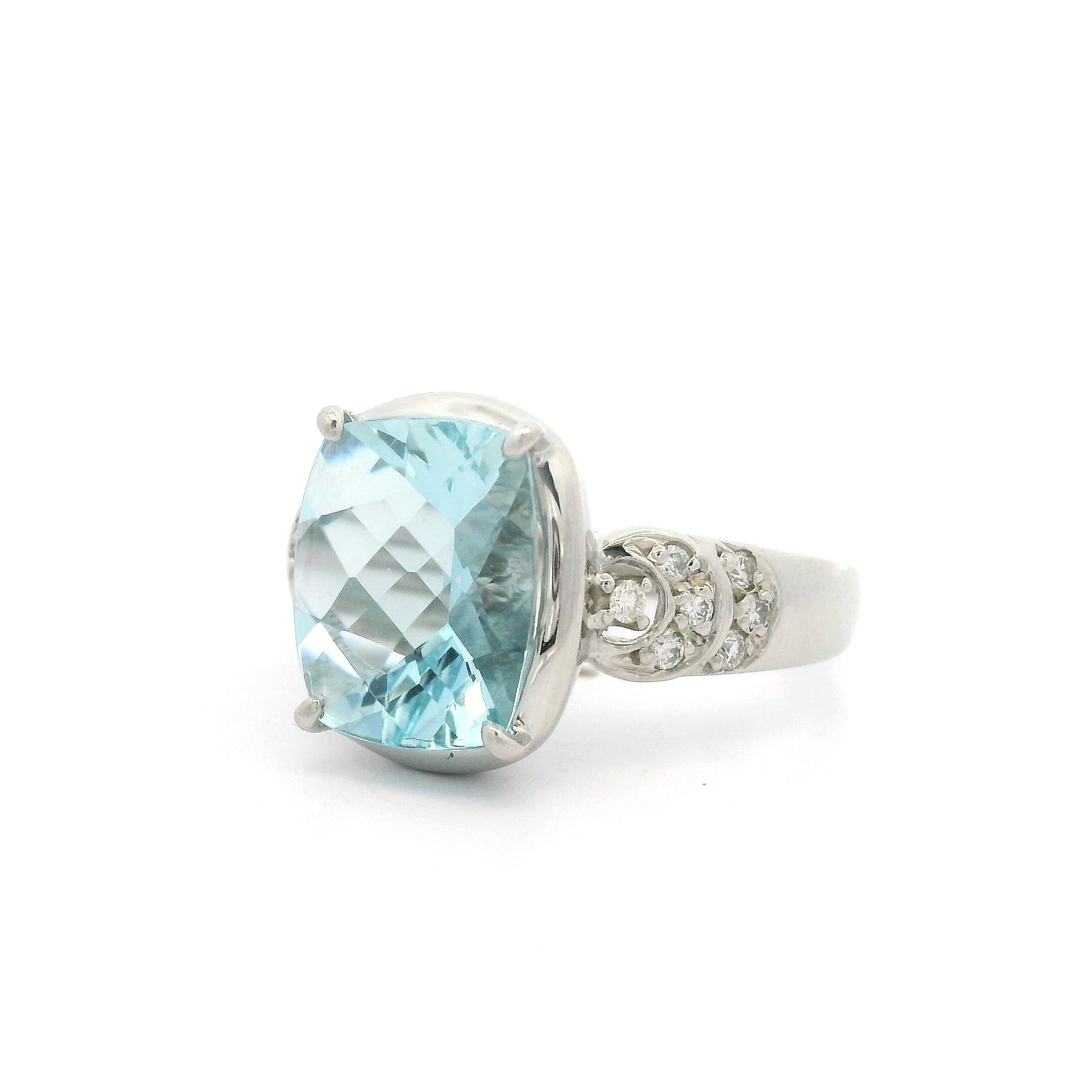 Solid Platinum 3.37ctw Cushion Aquamarine & Diamond Sides Cocktail Ring For Sale 3