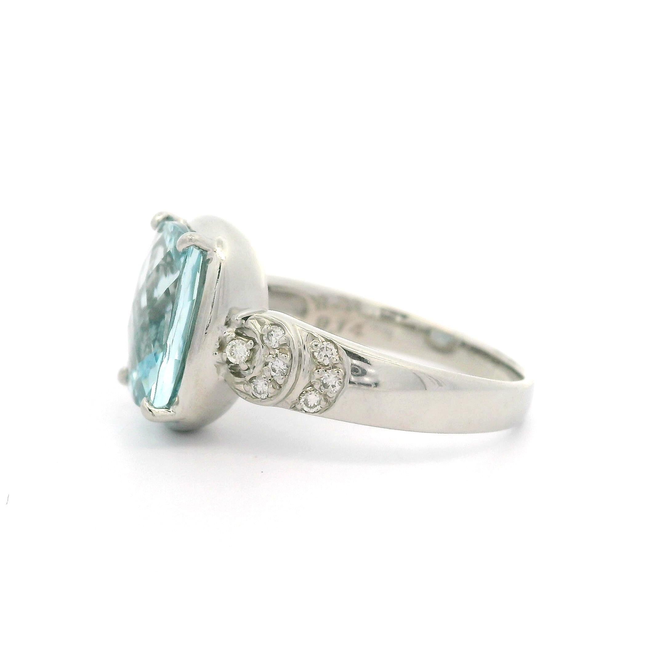 Solid Platinum 3.37ctw Cushion Aquamarine & Diamond Sides Cocktail Ring For Sale 4