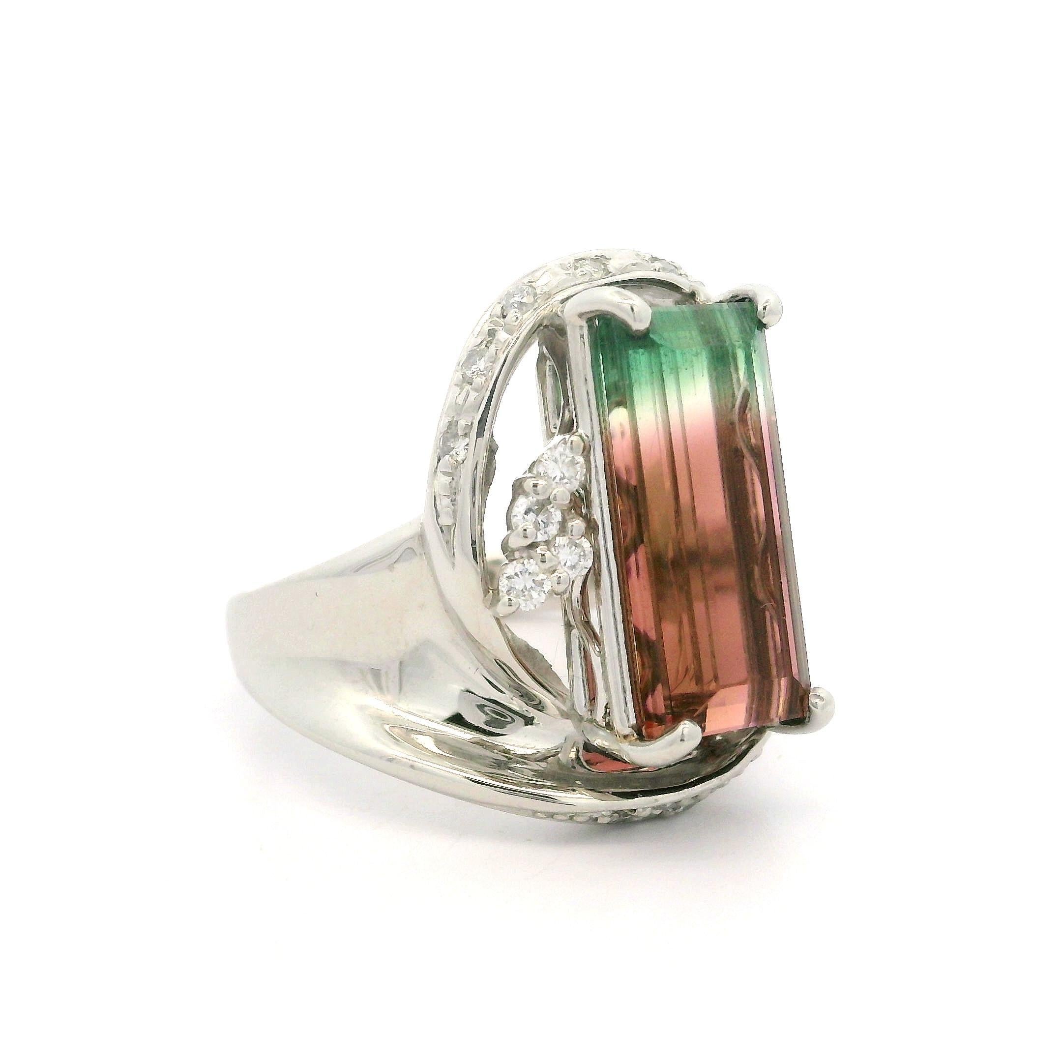 Solid Platin 5,7 Karat Smaragdschliff Wassermelon-Turmalin mit Diamant Chunky-Ring im Angebot 3