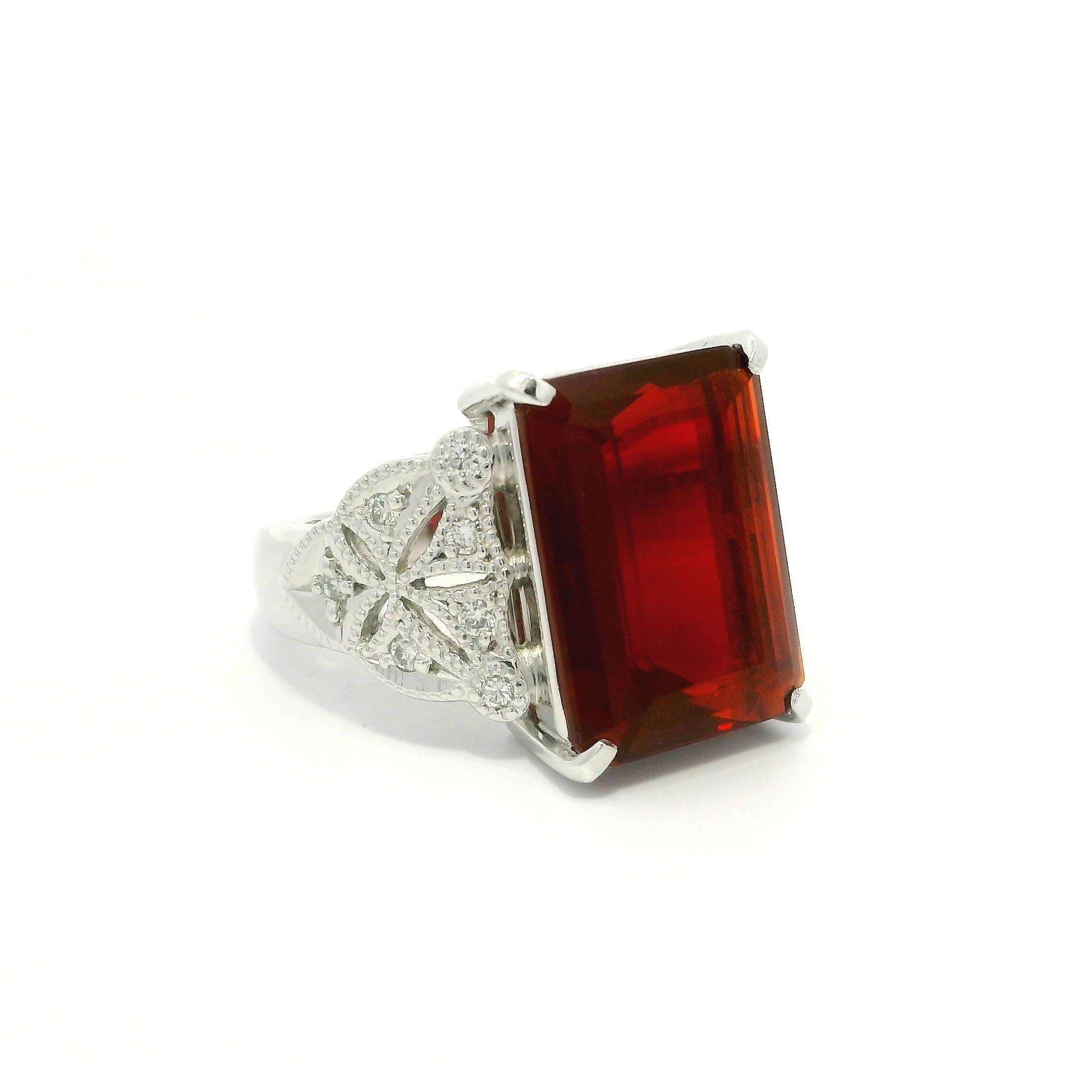 Anello in platino massiccio con opale di fuoco arancione rossastro e diamanti con taglio smeraldo da 5,81 ct. in vendita 5