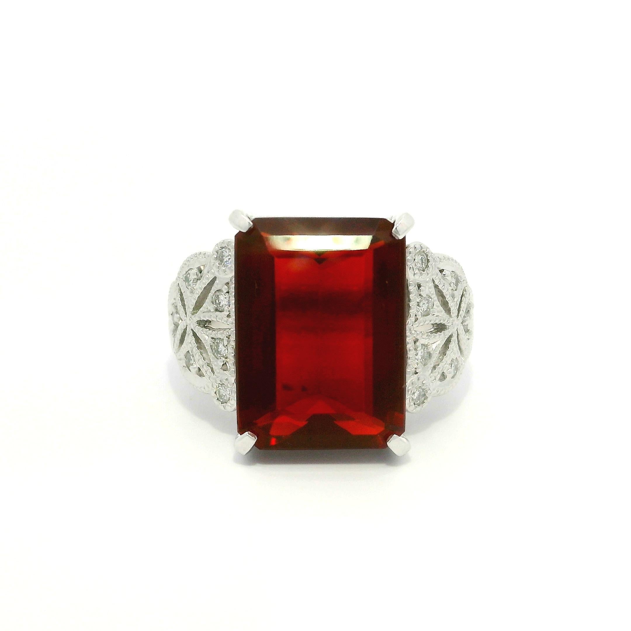 Anello in platino massiccio con opale di fuoco arancione rossastro e diamanti con taglio smeraldo da 5,81 ct. in vendita 9
