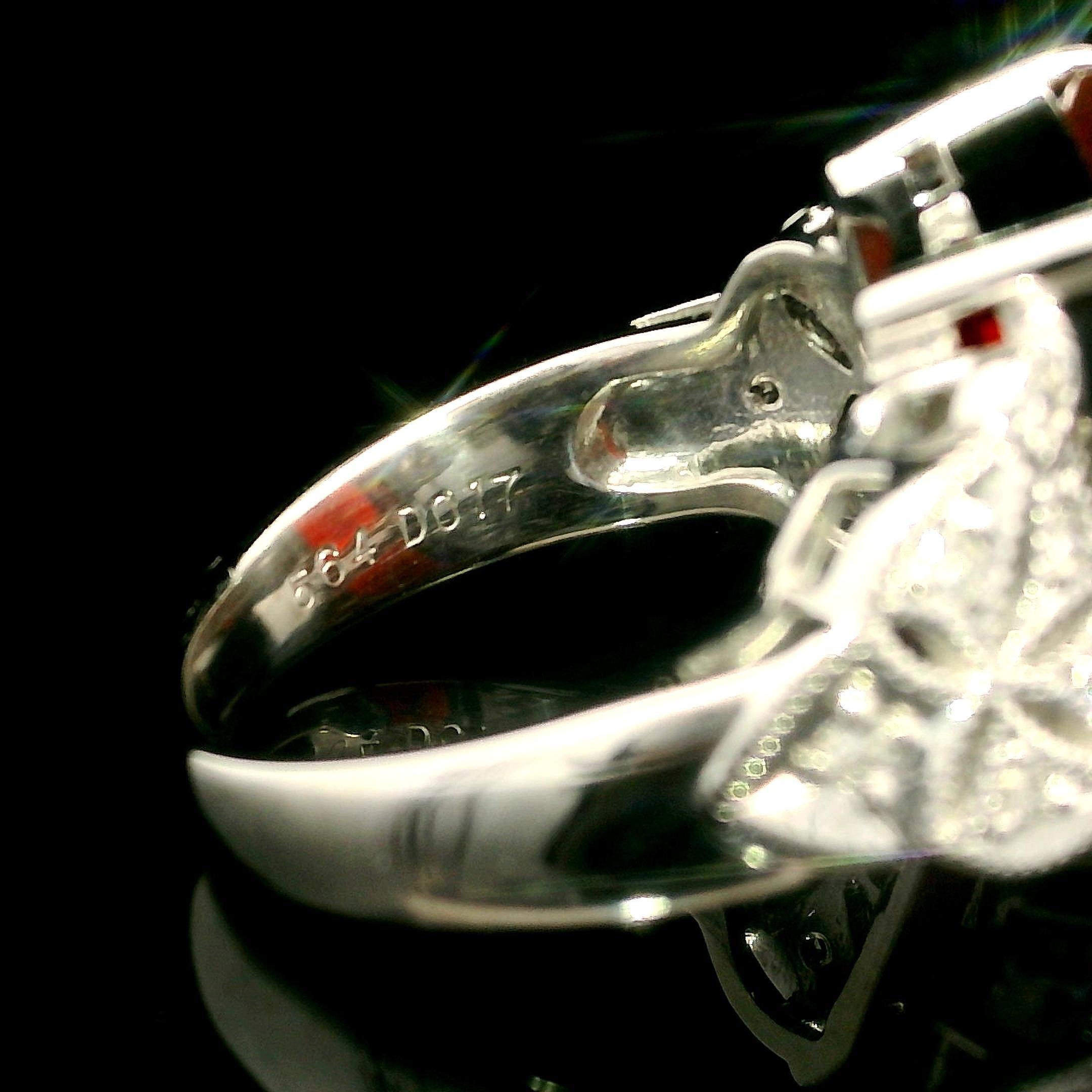 Anello in platino massiccio con opale di fuoco arancione rossastro e diamanti con taglio smeraldo da 5,81 ct. in vendita 1