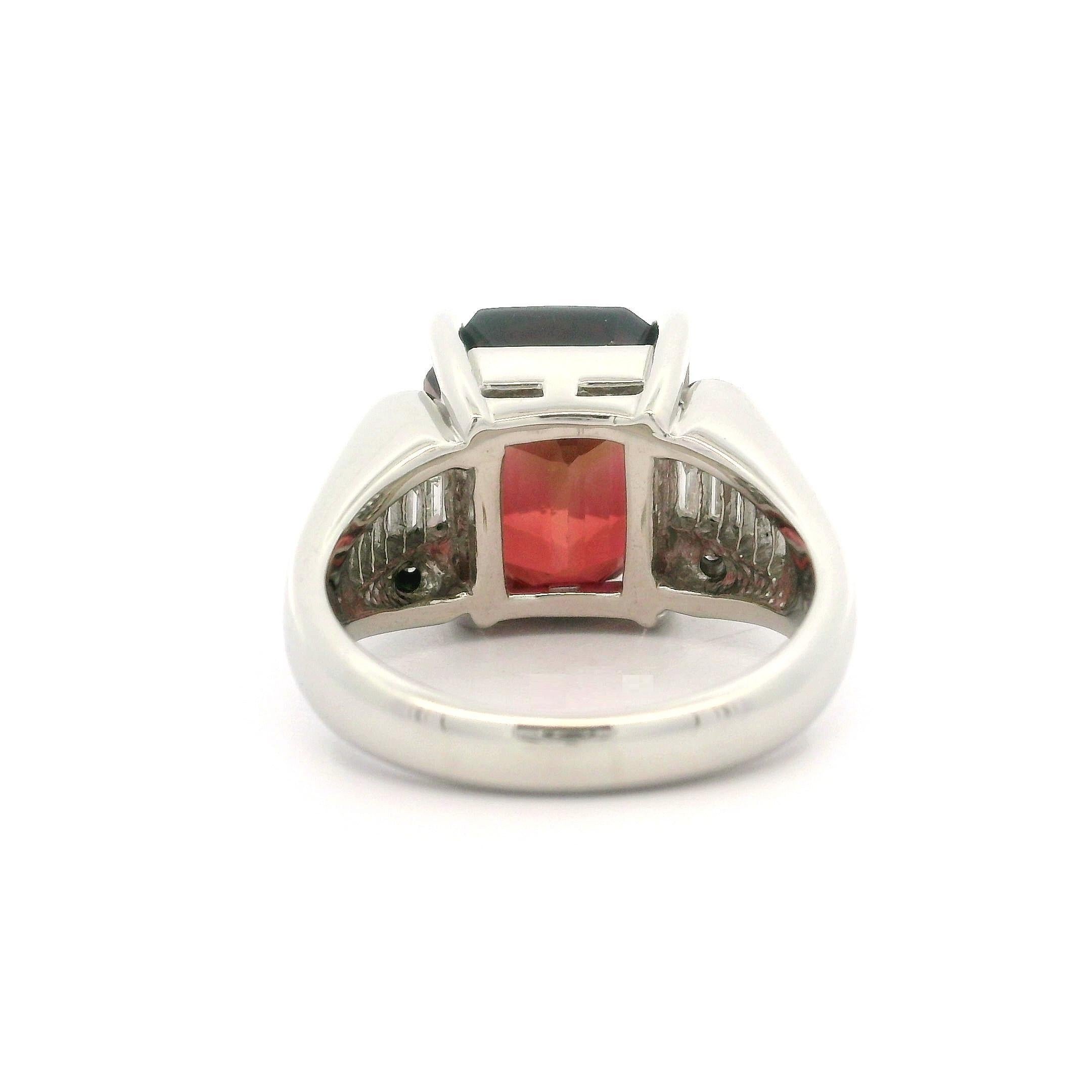 Bague très bien réalisée en platine massif avec tourmaline bicolore de 8,77 carats et diamants en vente 5
